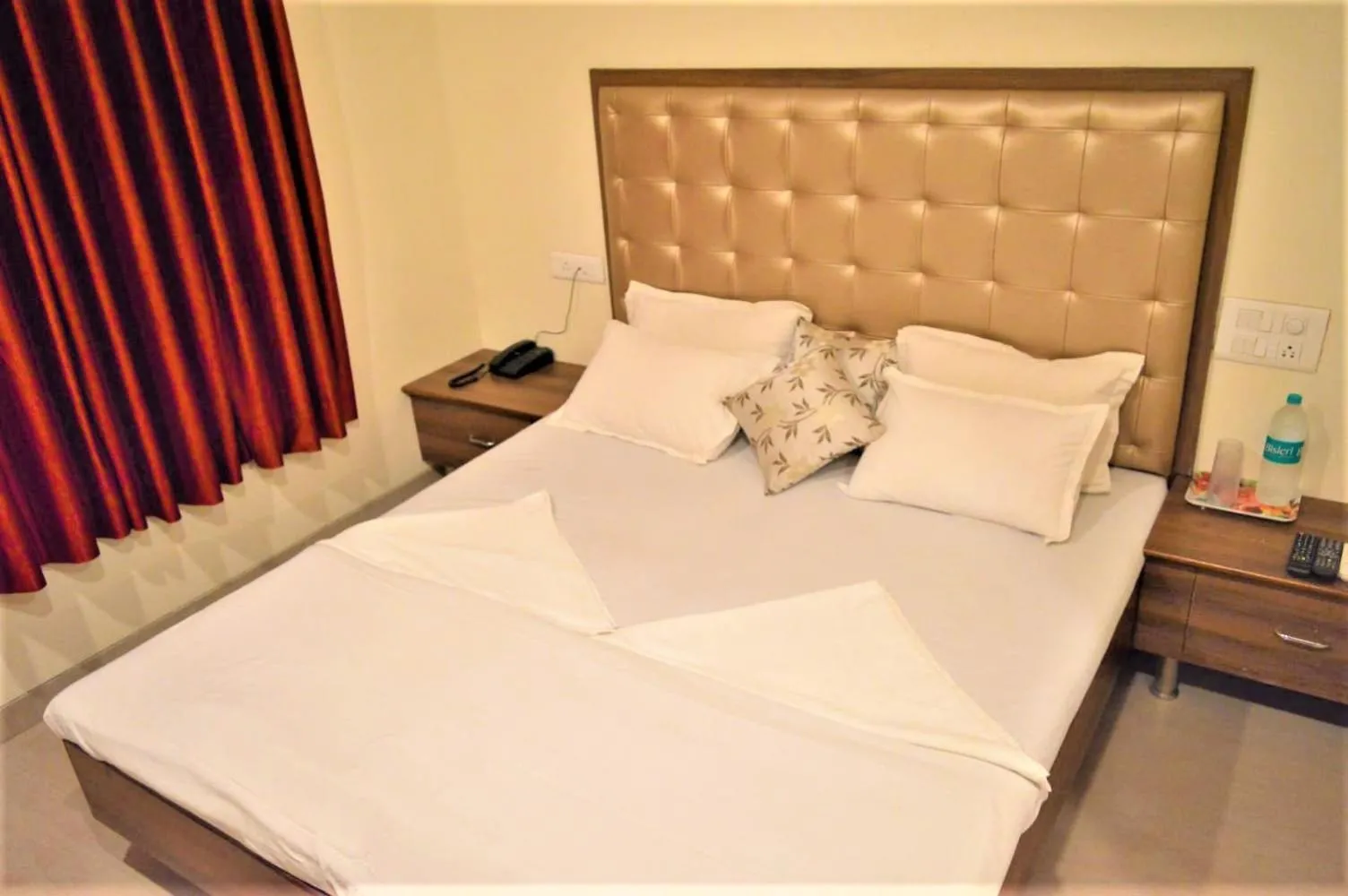 Bed in Hotel Visau,Shirdi