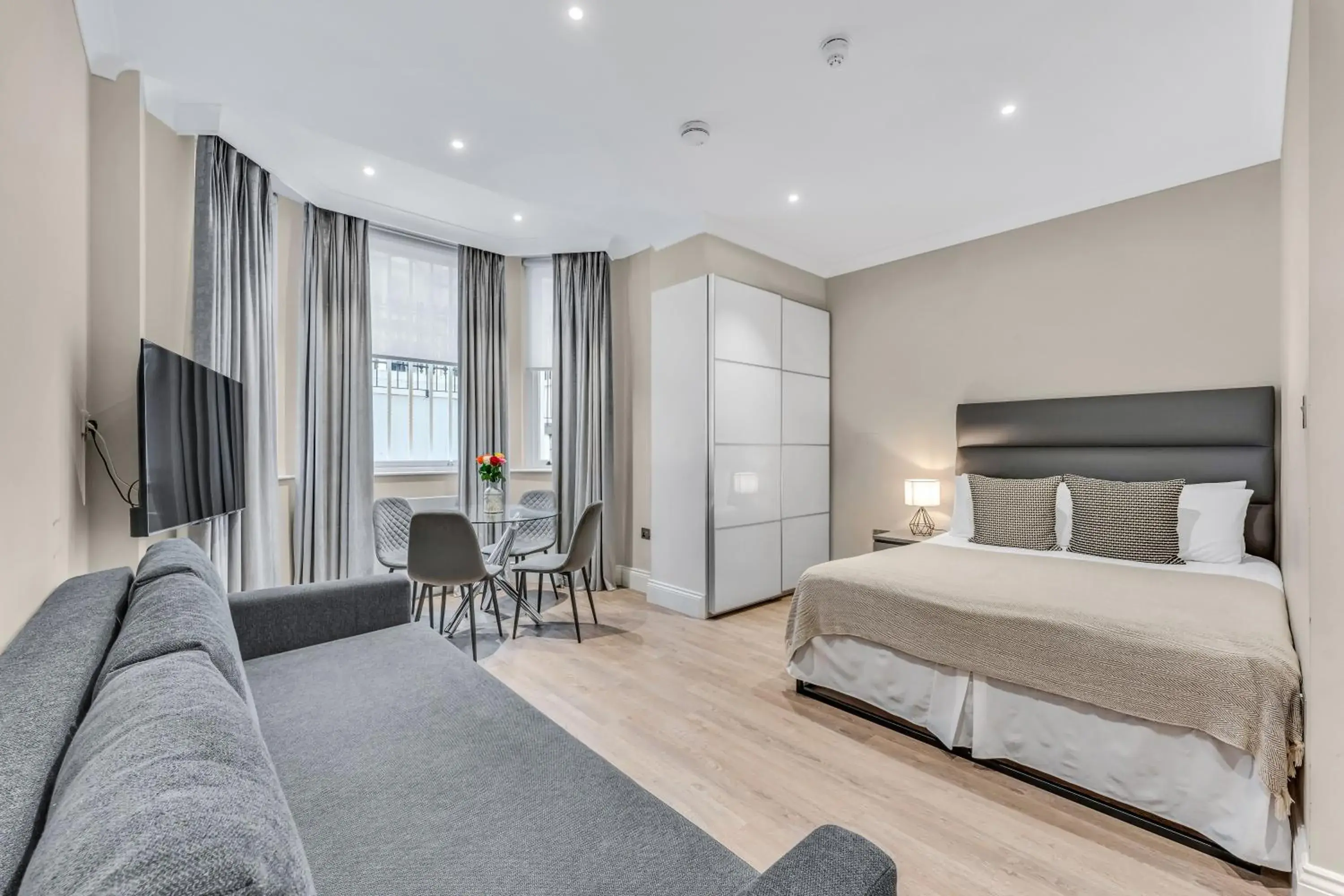 Family Studio with Sofa Bed Lower Ground in Cleveland Residences Chelsea Family Studio with Sofa Bed Lower Ground in Cleveland Residences Chelsea