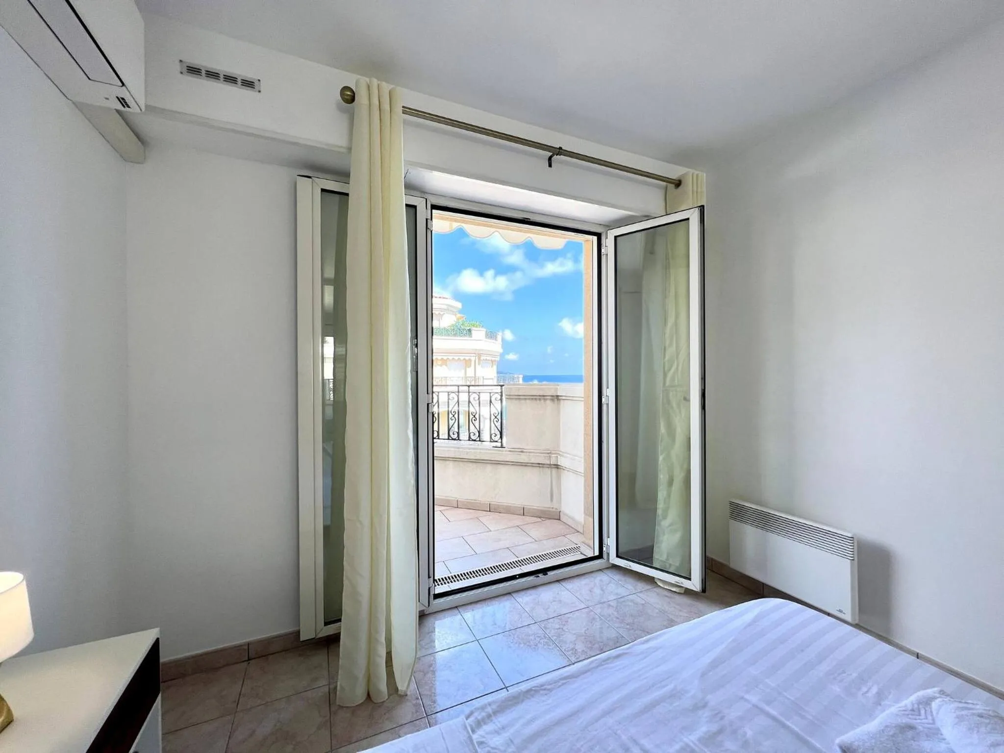 Other, Bed in 'Le Victoria Beach' Vue Mer Plein Centre, Spacieux