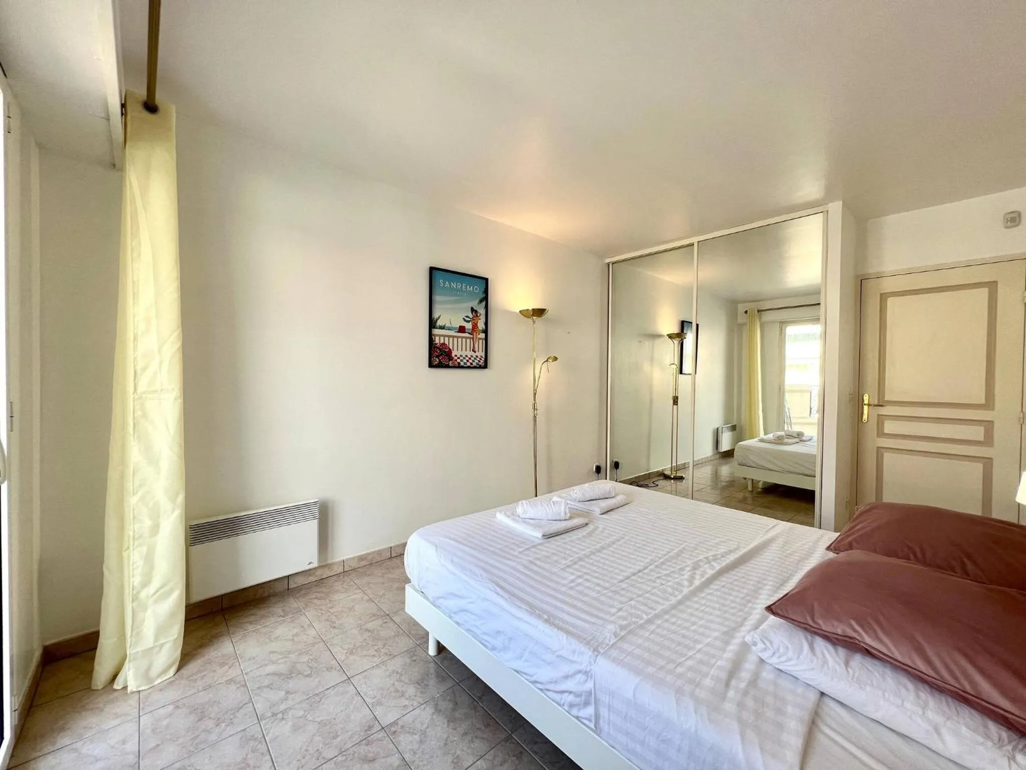 Other, Bed in 'Le Victoria Beach' Vue Mer Plein Centre, Spacieux
