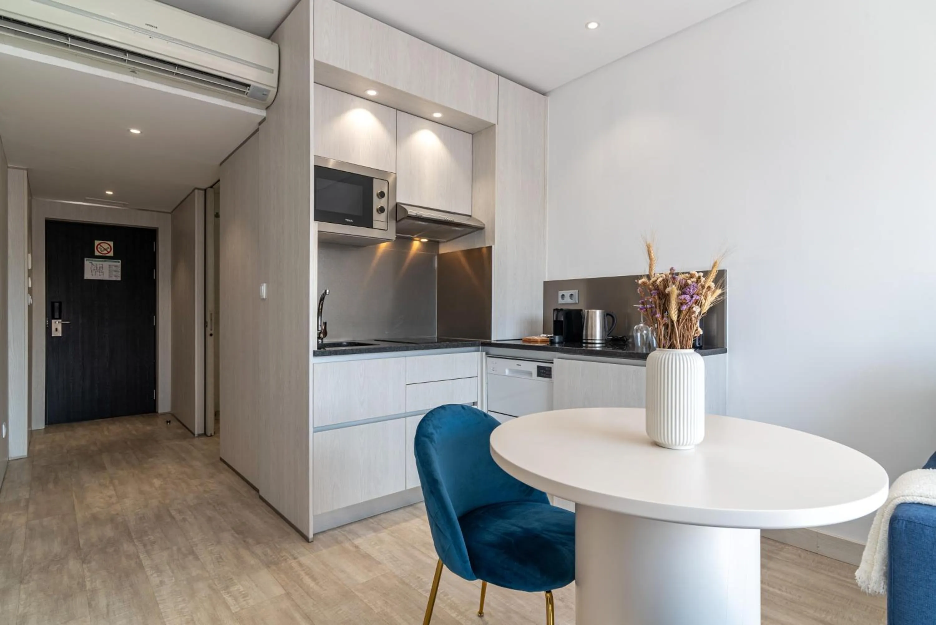 Kitchen or kitchenette in Smartr Porto Gaia & Spa