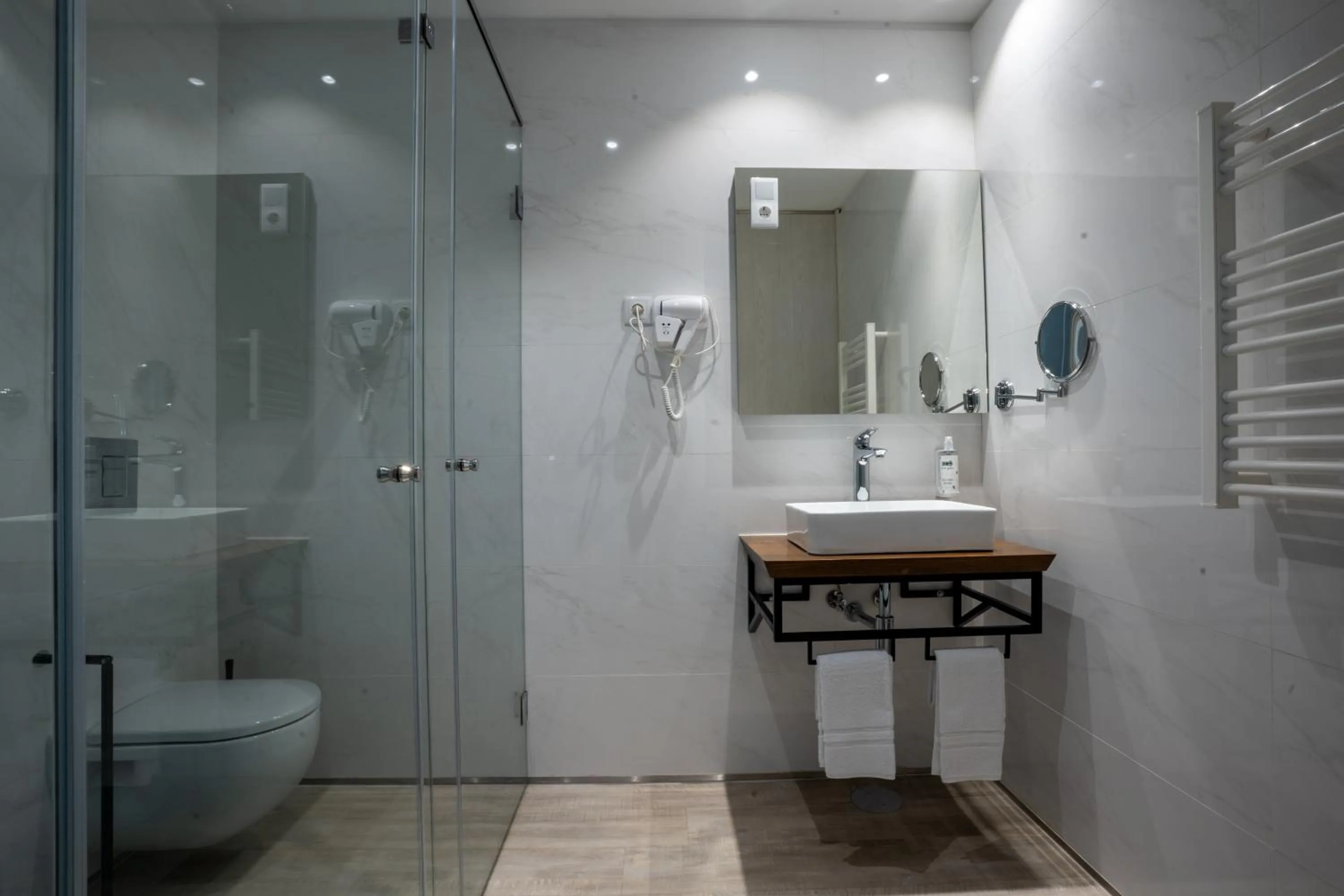 Shower in Smartr Porto Gaia & Spa