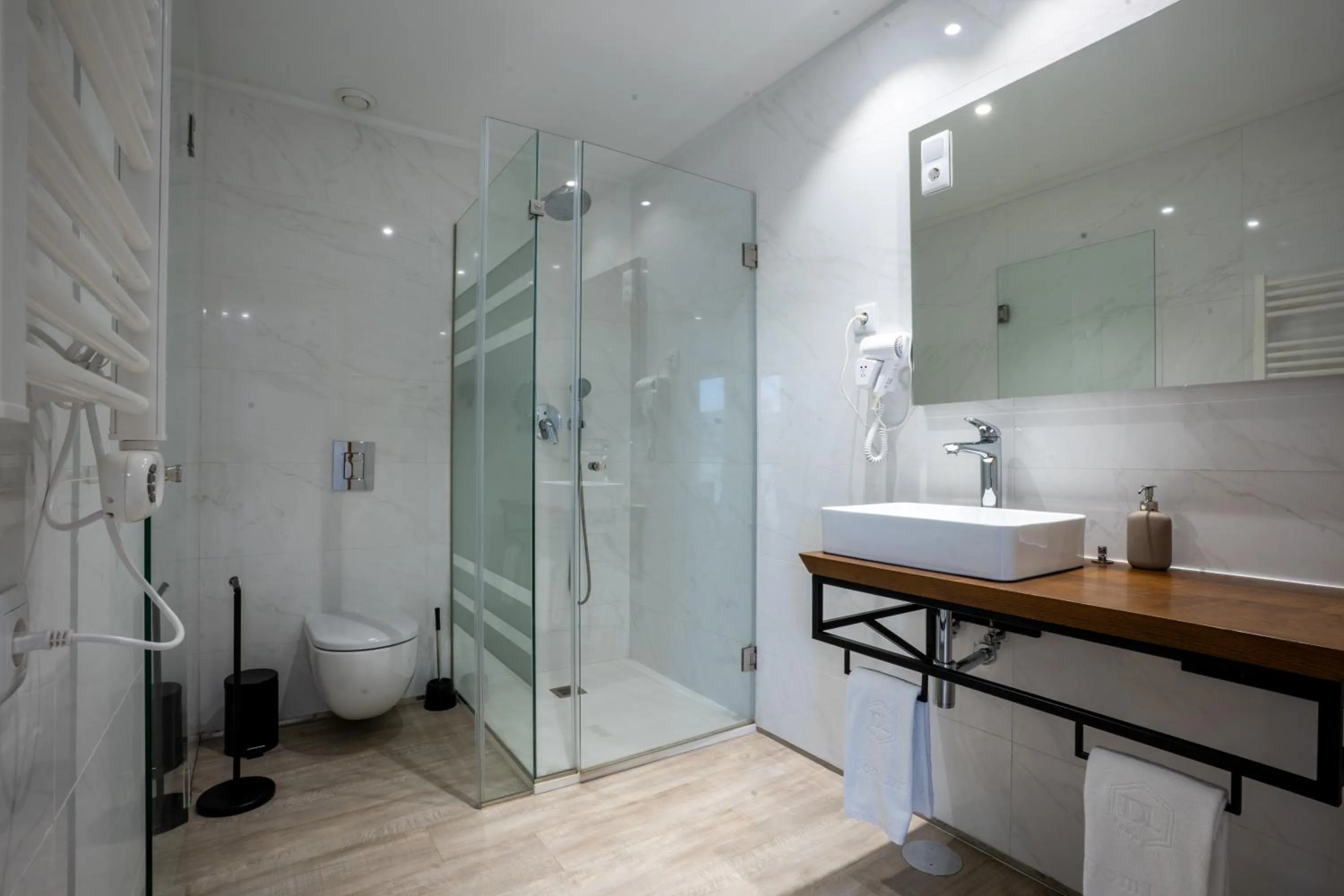 Shower in Smartr Porto Gaia & Spa