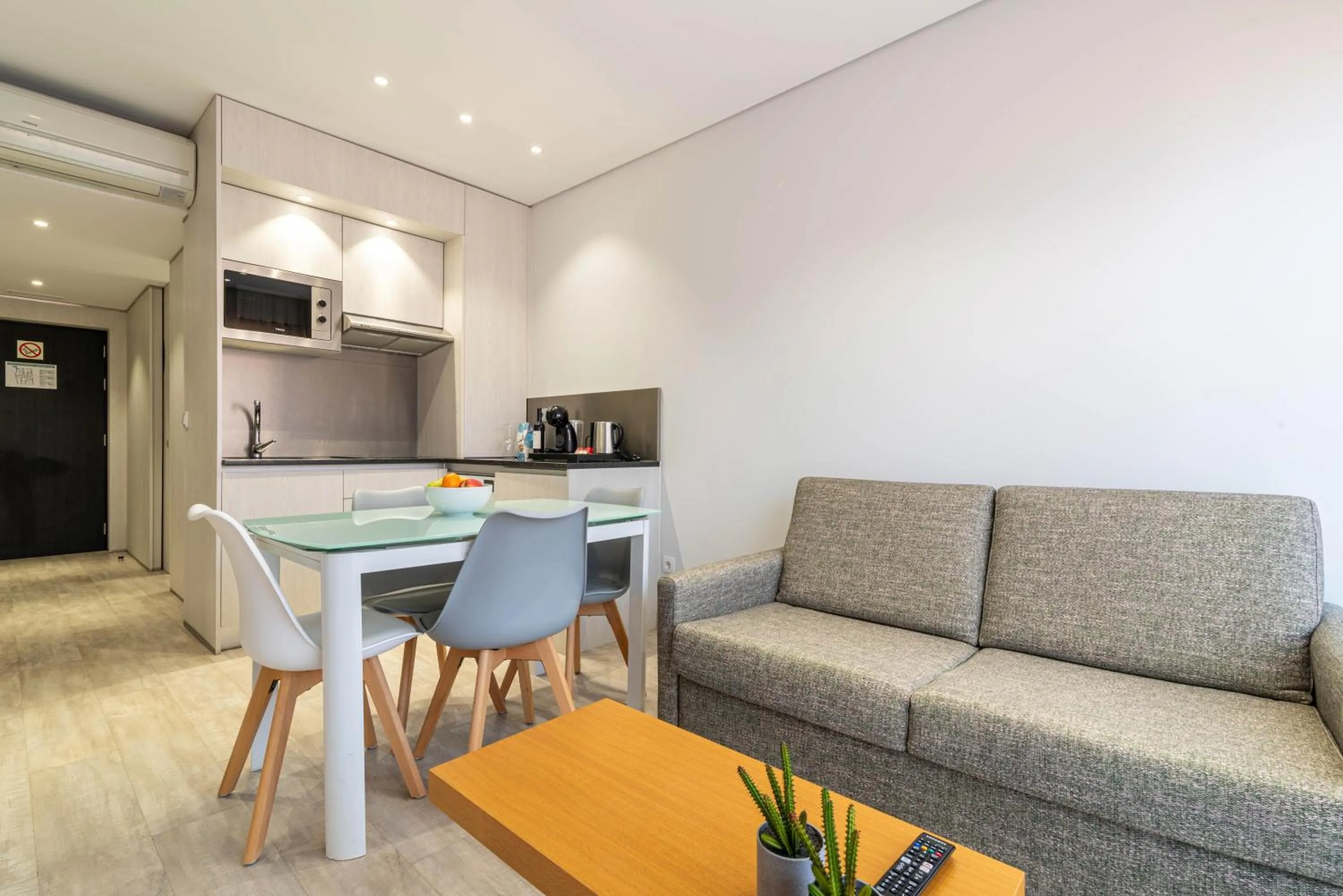 Kitchen or kitchenette in Smartr Porto Gaia & Spa