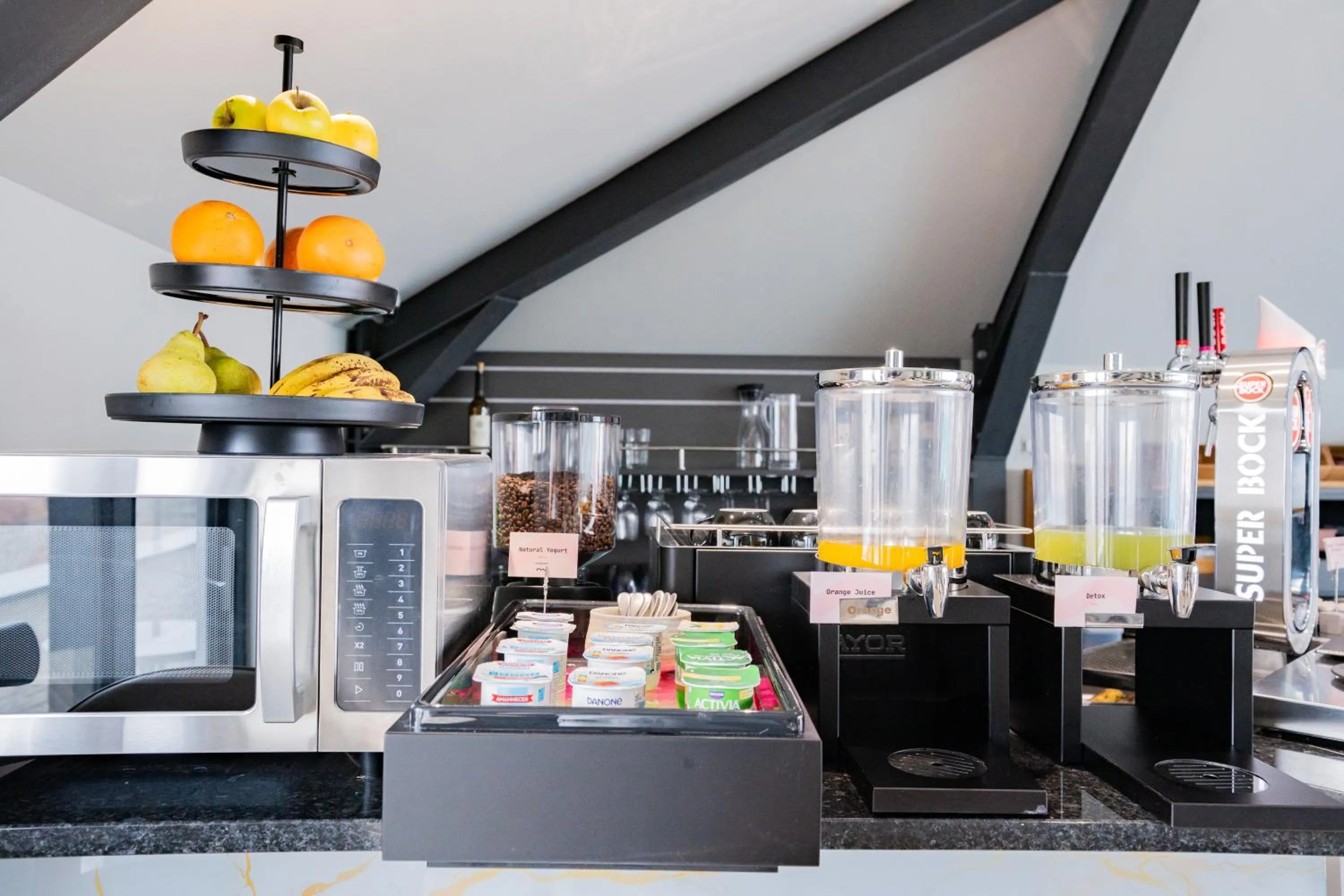 Buffet breakfast in Smartr Porto Gaia & Spa