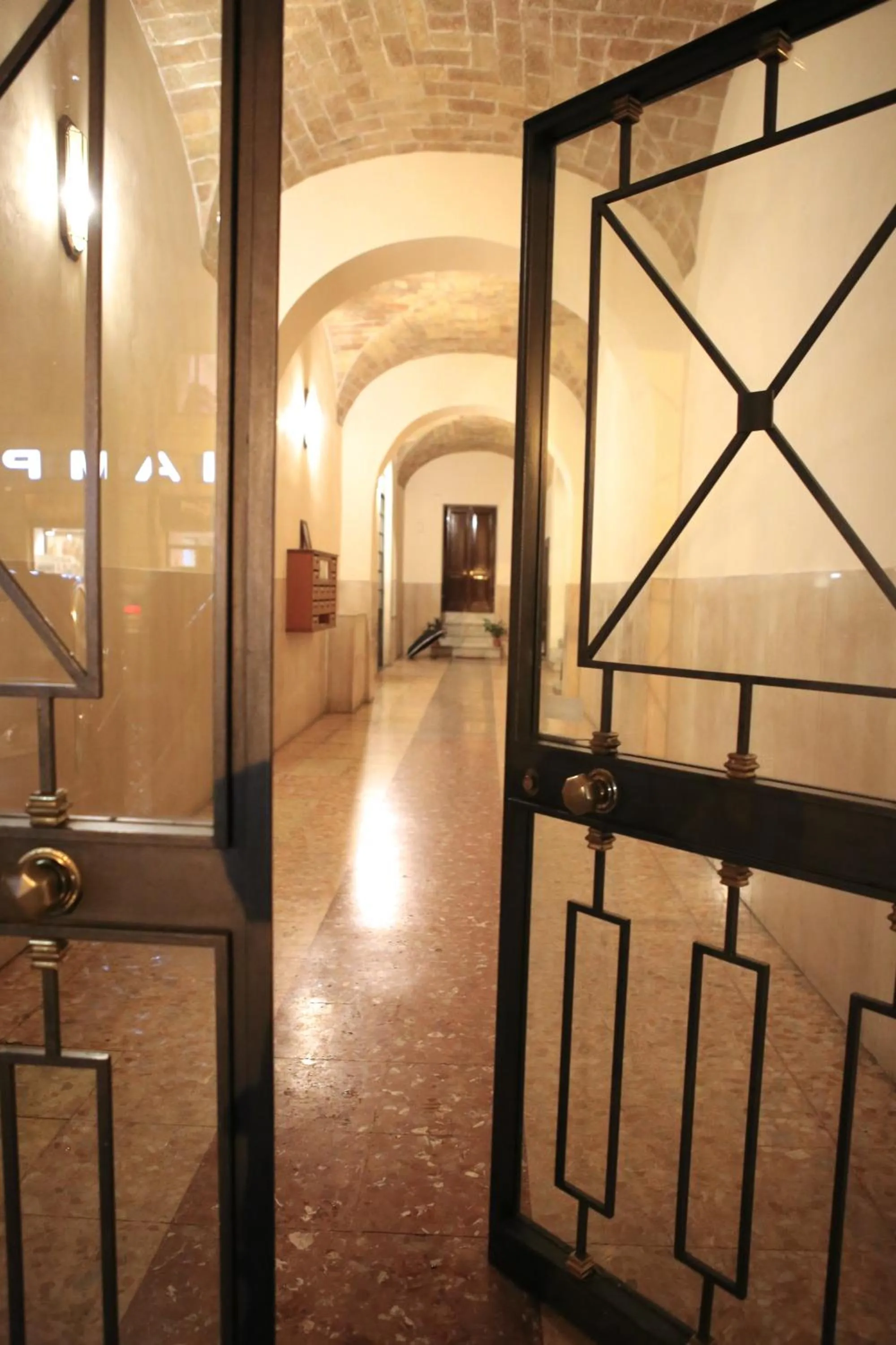 Facade/entrance in Arts & Rooms