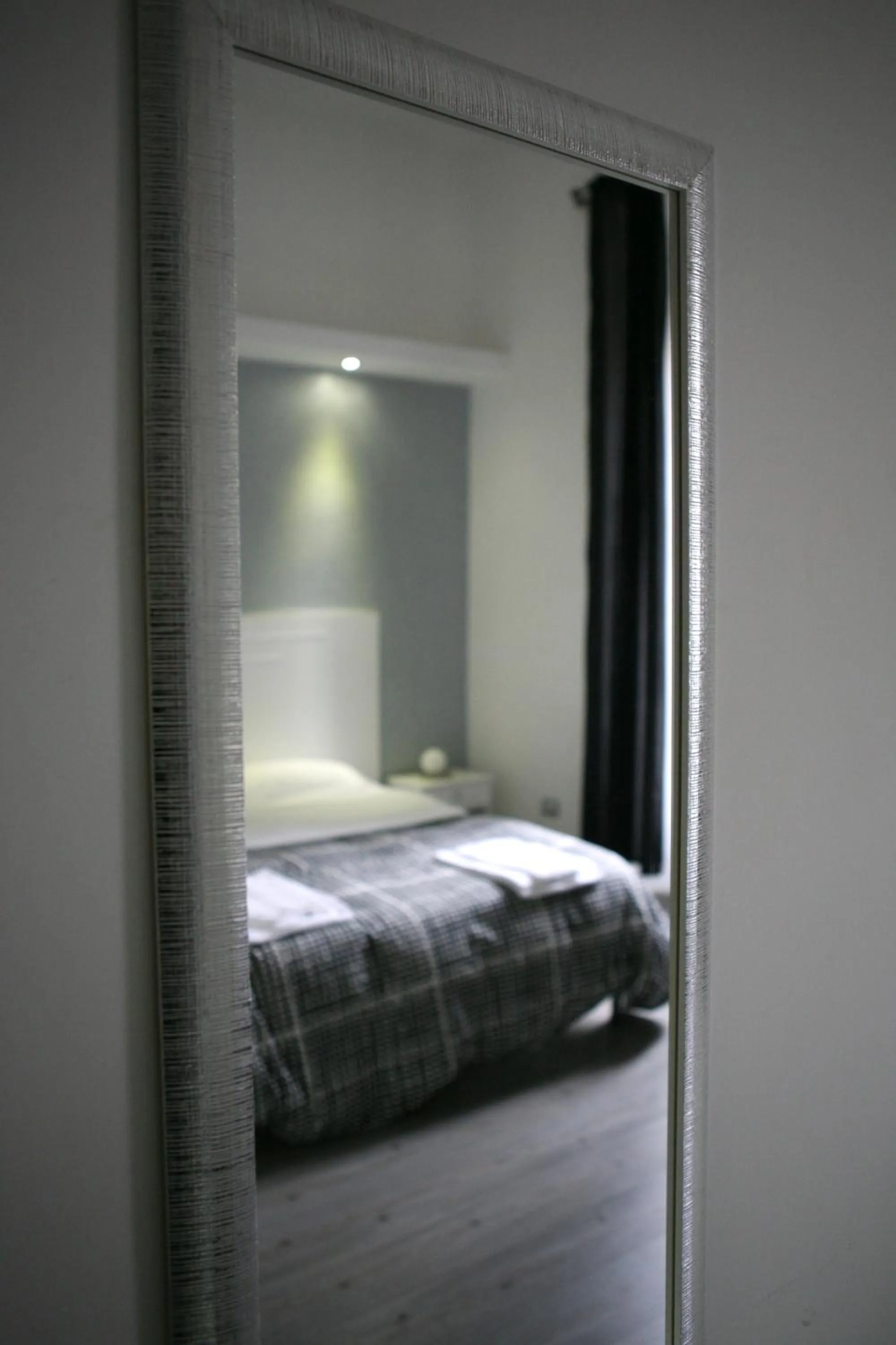 Bedroom, Bed in Arts & Rooms