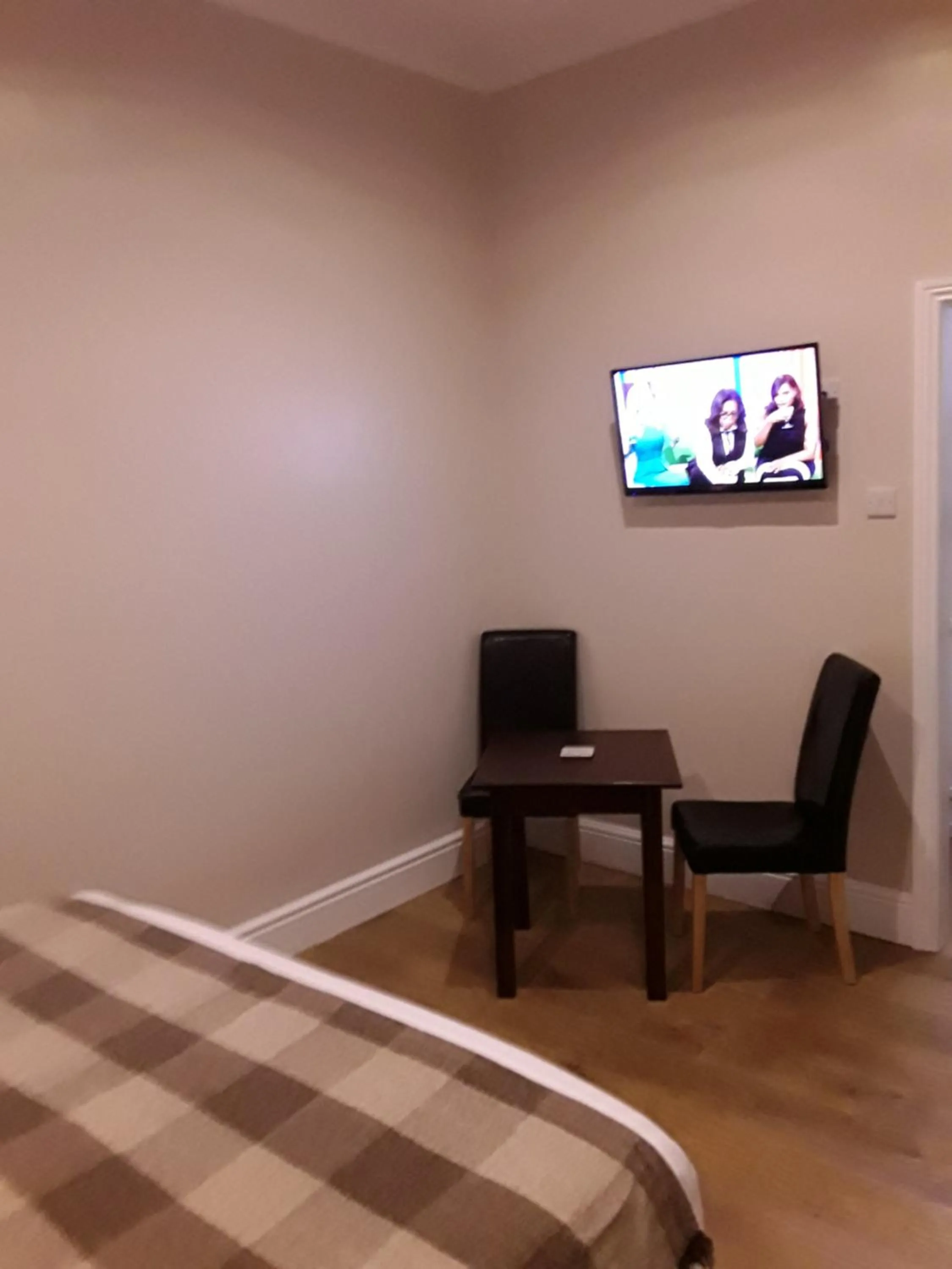 Photo of the whole room in Manchester House