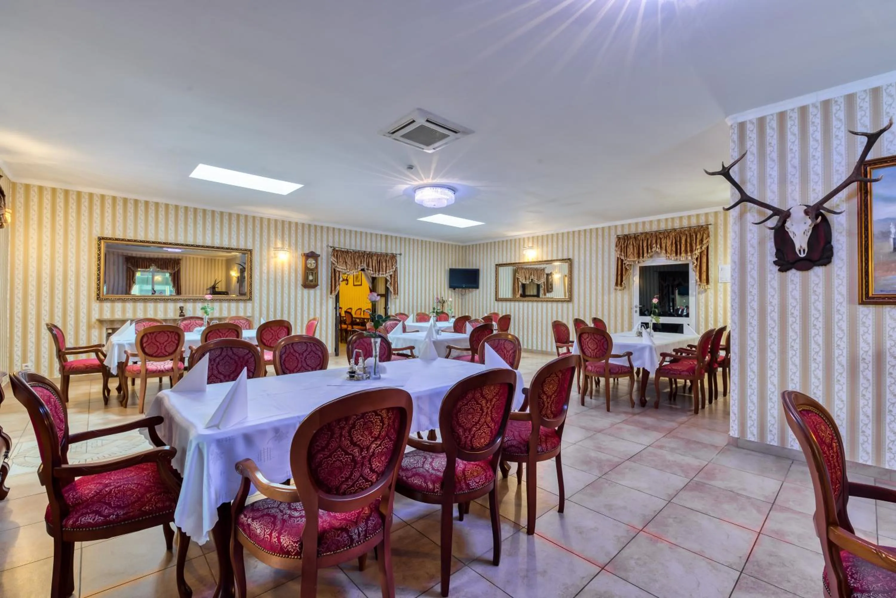 Restaurant/places to eat in Hotel Gracja