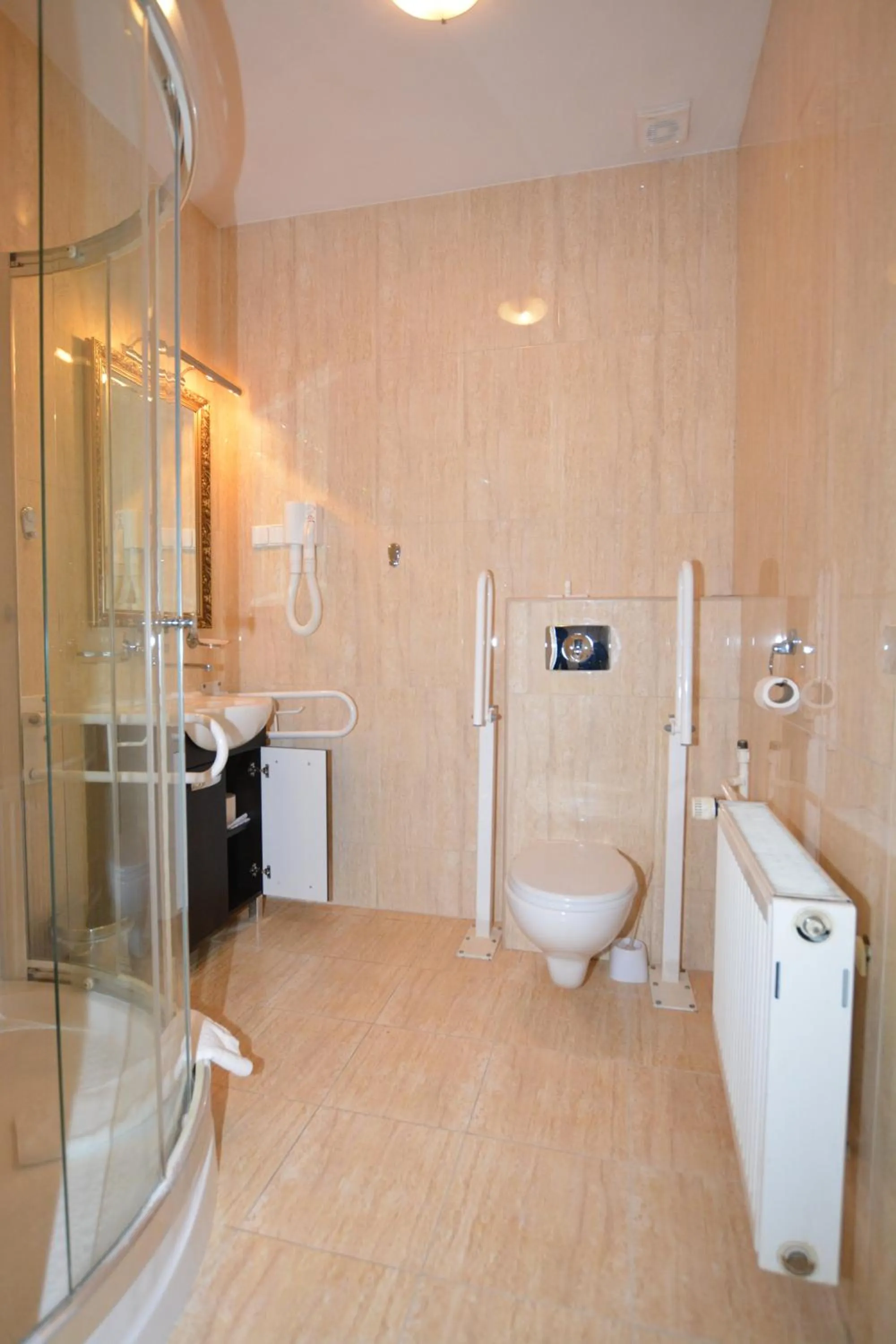 Shower in Hotel Gracja