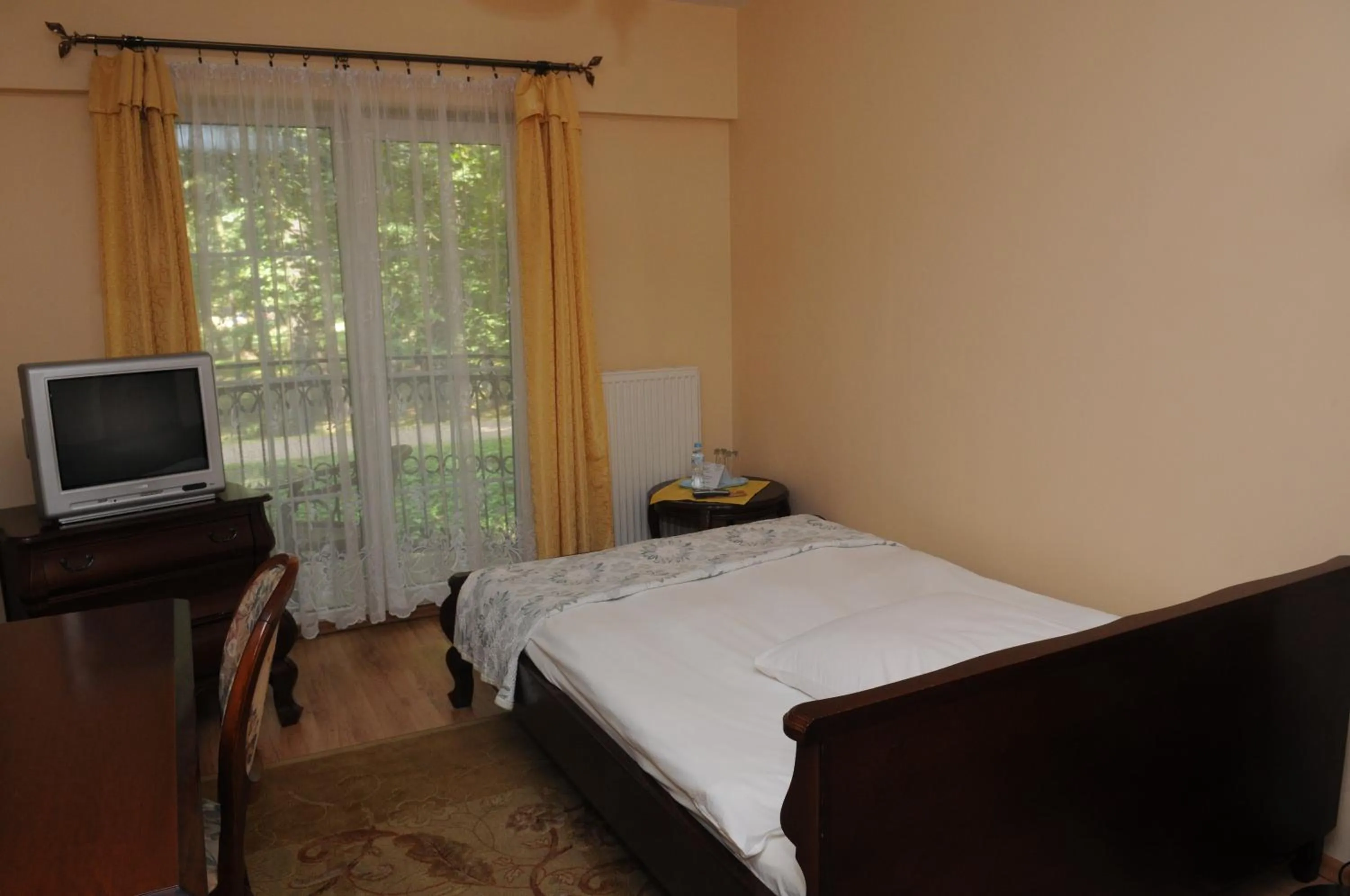 TV and multimedia, Bed in Hotel Gracja