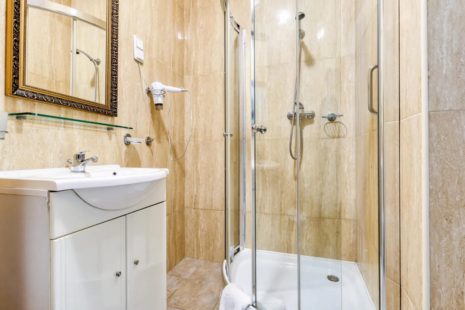 Shower in Hotel Gracja