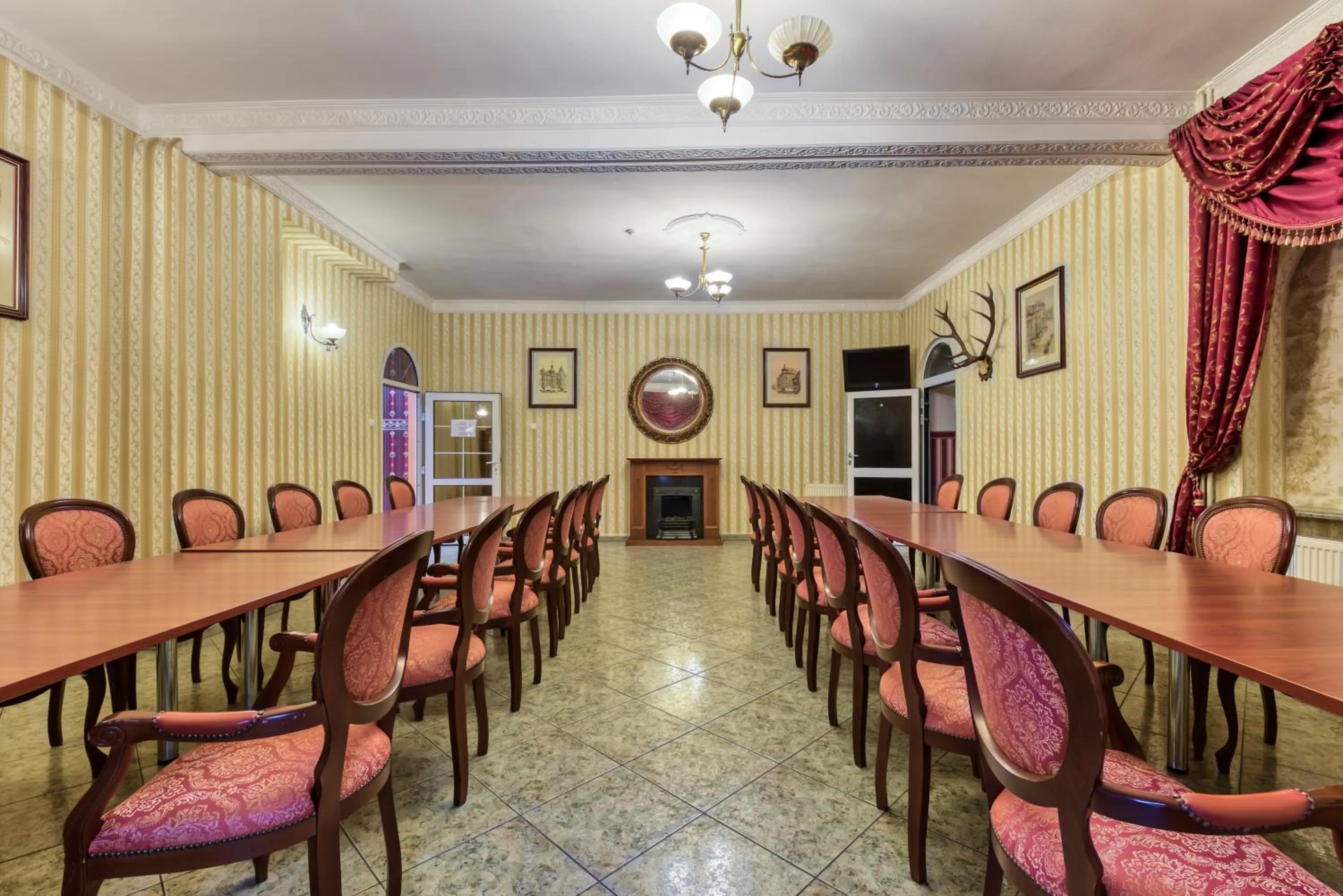 Restaurant/places to eat in Hotel Gracja