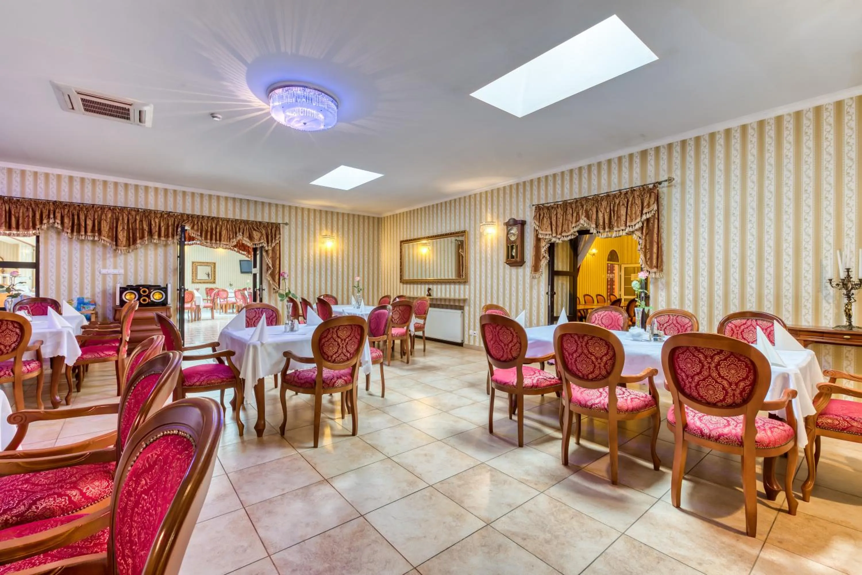 Restaurant/places to eat in Hotel Gracja