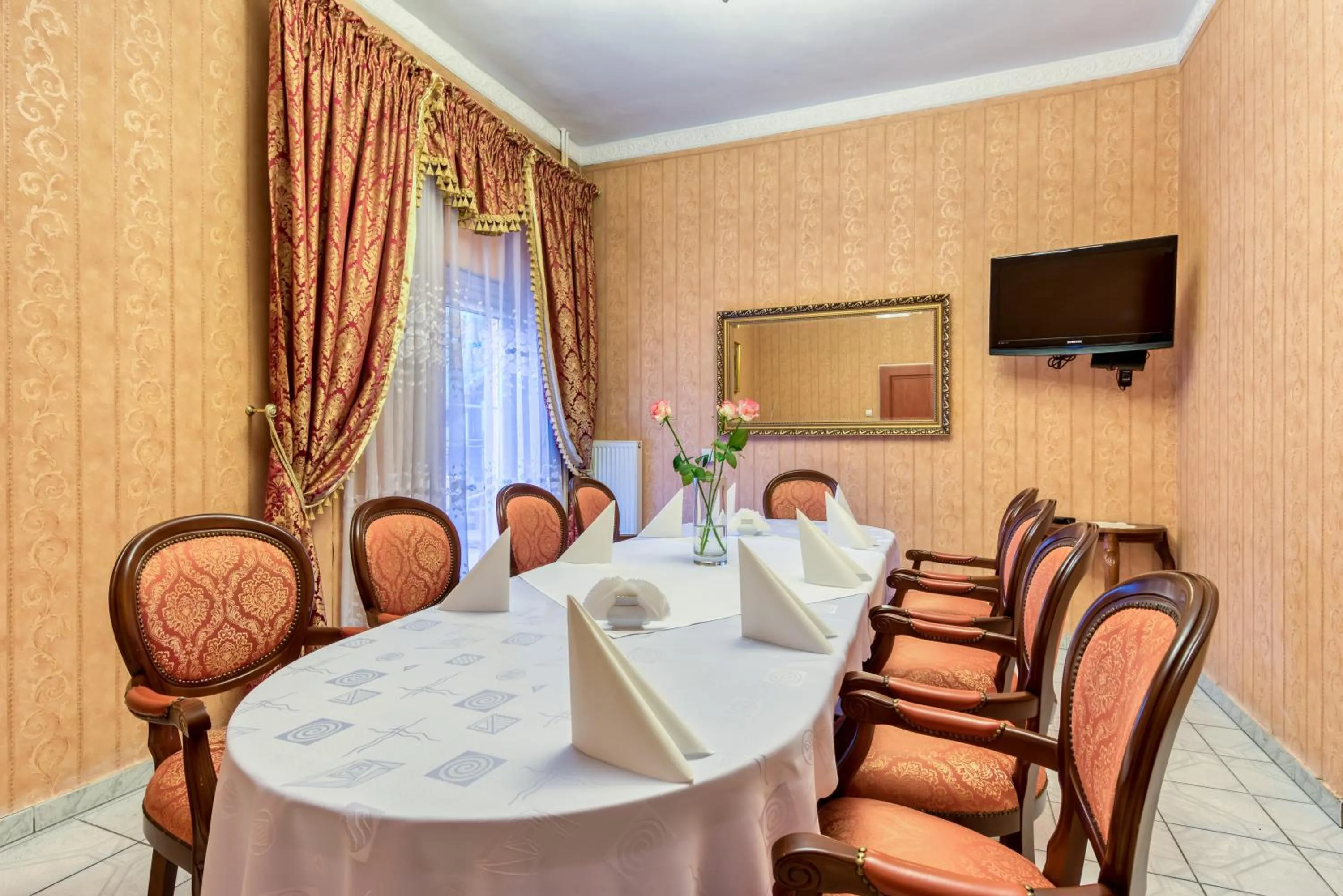 Restaurant/places to eat in Hotel Gracja