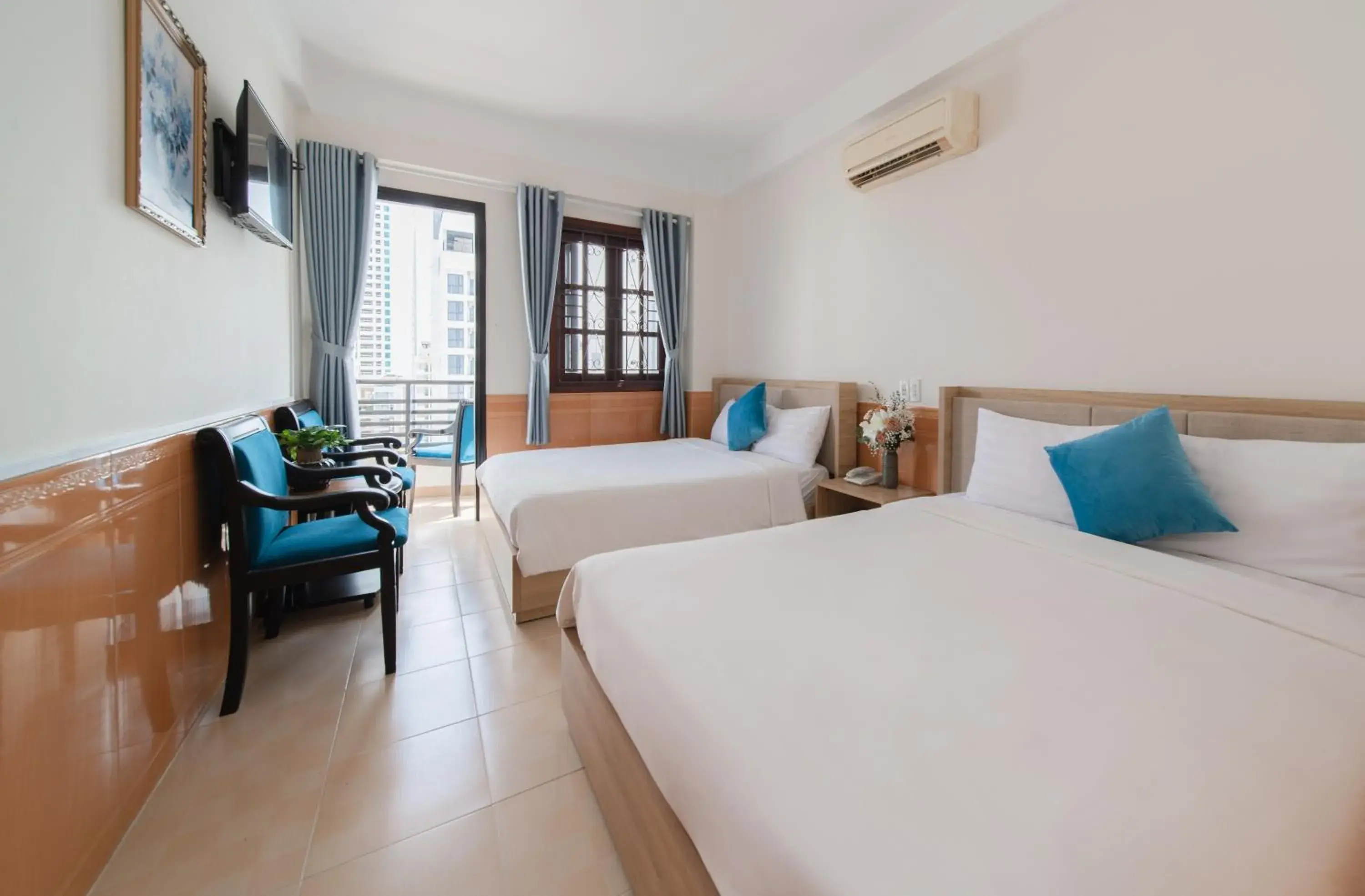 Quadruple Room with Balcony in StarLight Nha Trang Quadruple Room with Balcony in StarLight Nha Trang