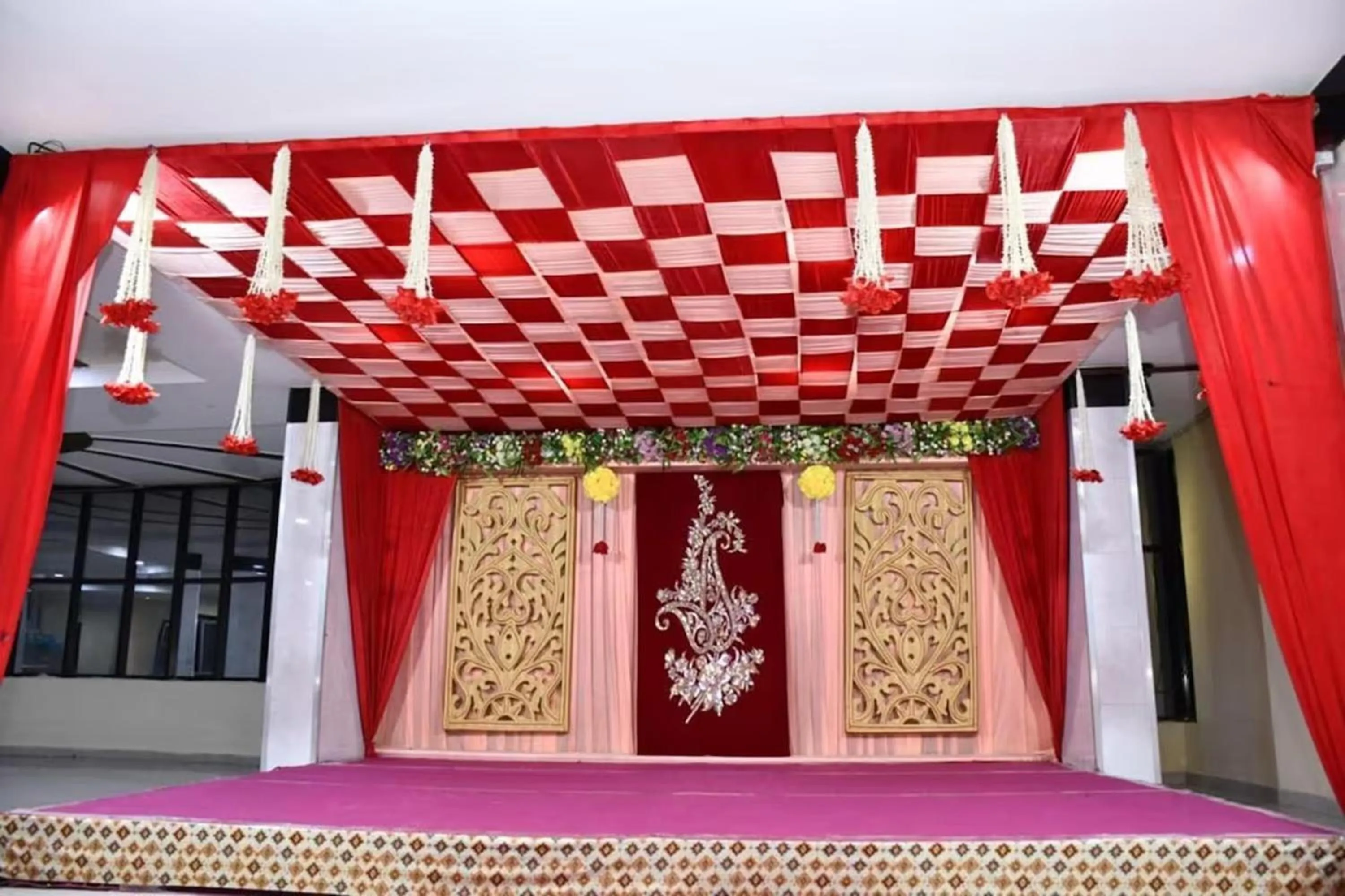 Area and facilities in Hotel Lotus Inn near Udaipur City Railway Station