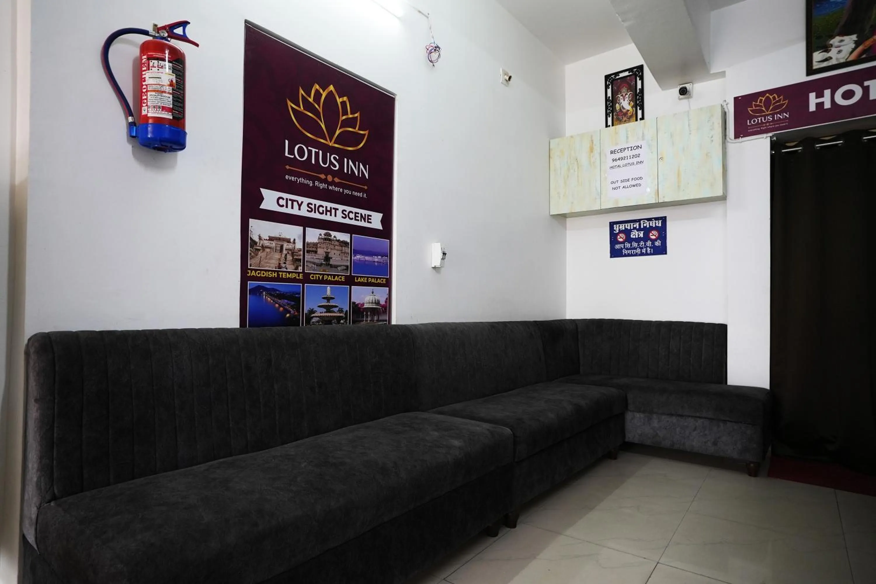Lobby or reception in Hotel Lotus Inn near Udaipur City Railway Station