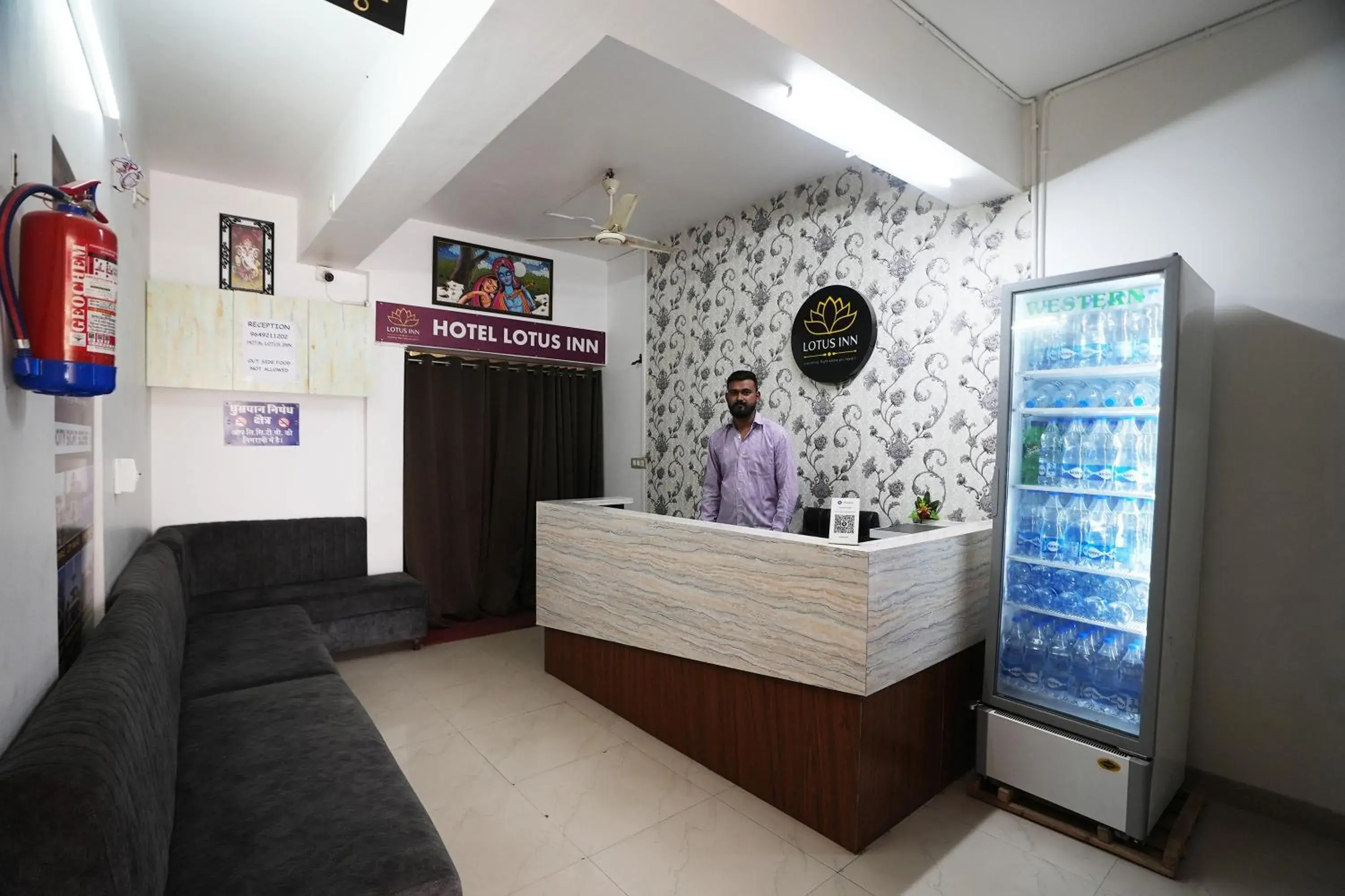 Lobby or reception in Hotel Lotus Inn near Udaipur City Railway Station Lobby or reception in Hotel Lotus Inn near Udaipur City Railway Station