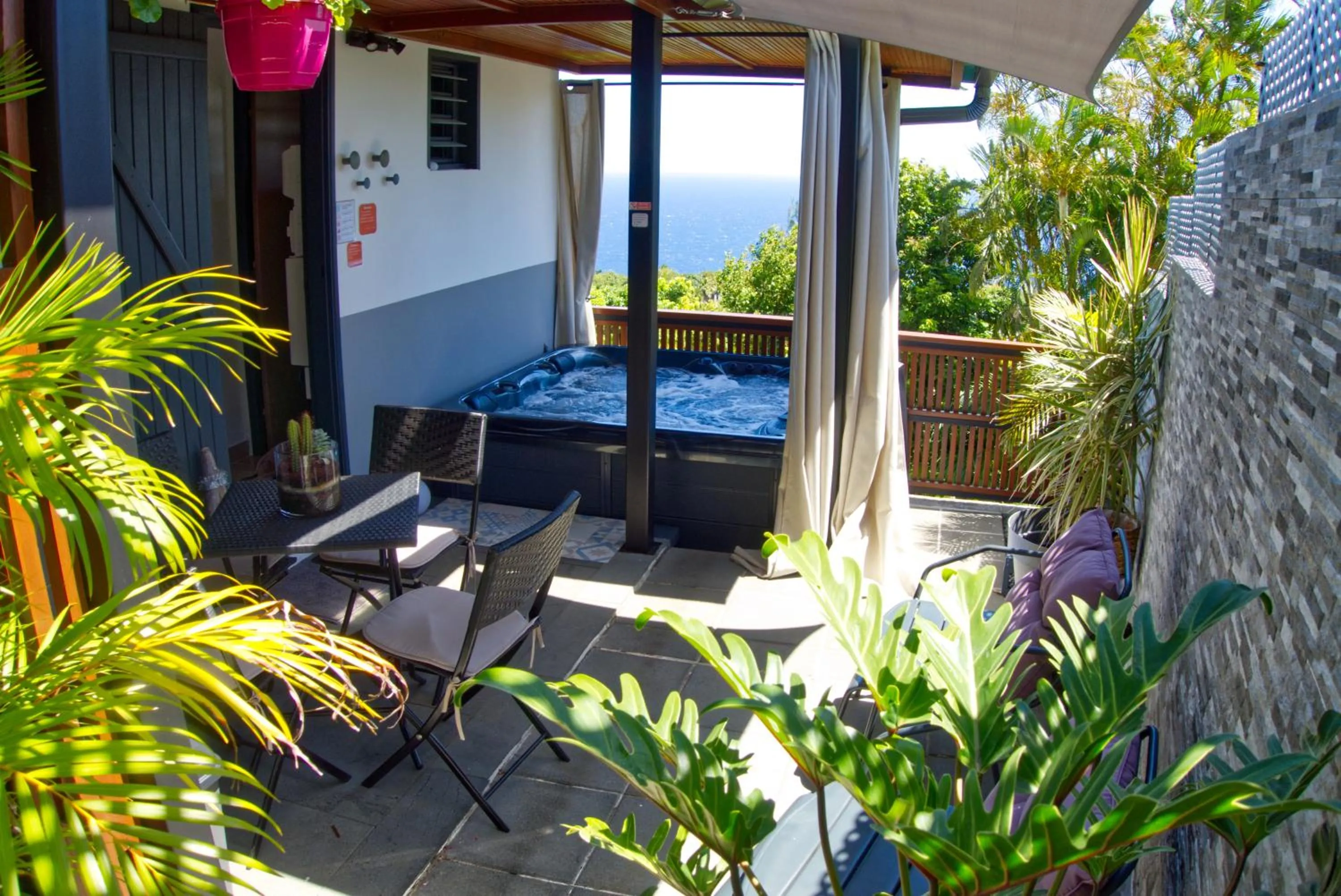 Spa and wellness centre/facilities in Ka Hema - Maison entière avec Jacuzzi et vue sur mer