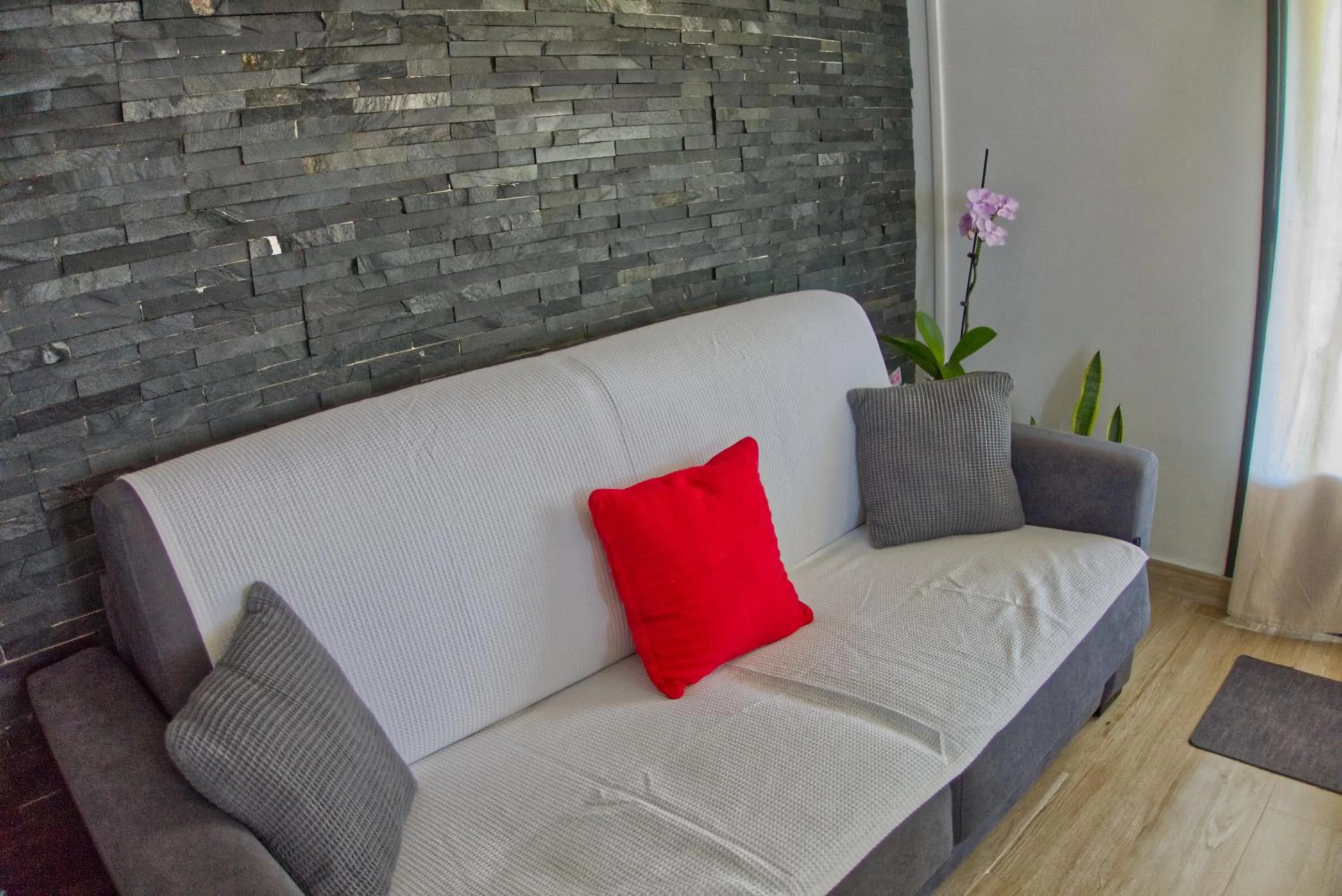 Communal lounge/ TV room in Ka Hema - Maison entière avec Jacuzzi et vue sur mer