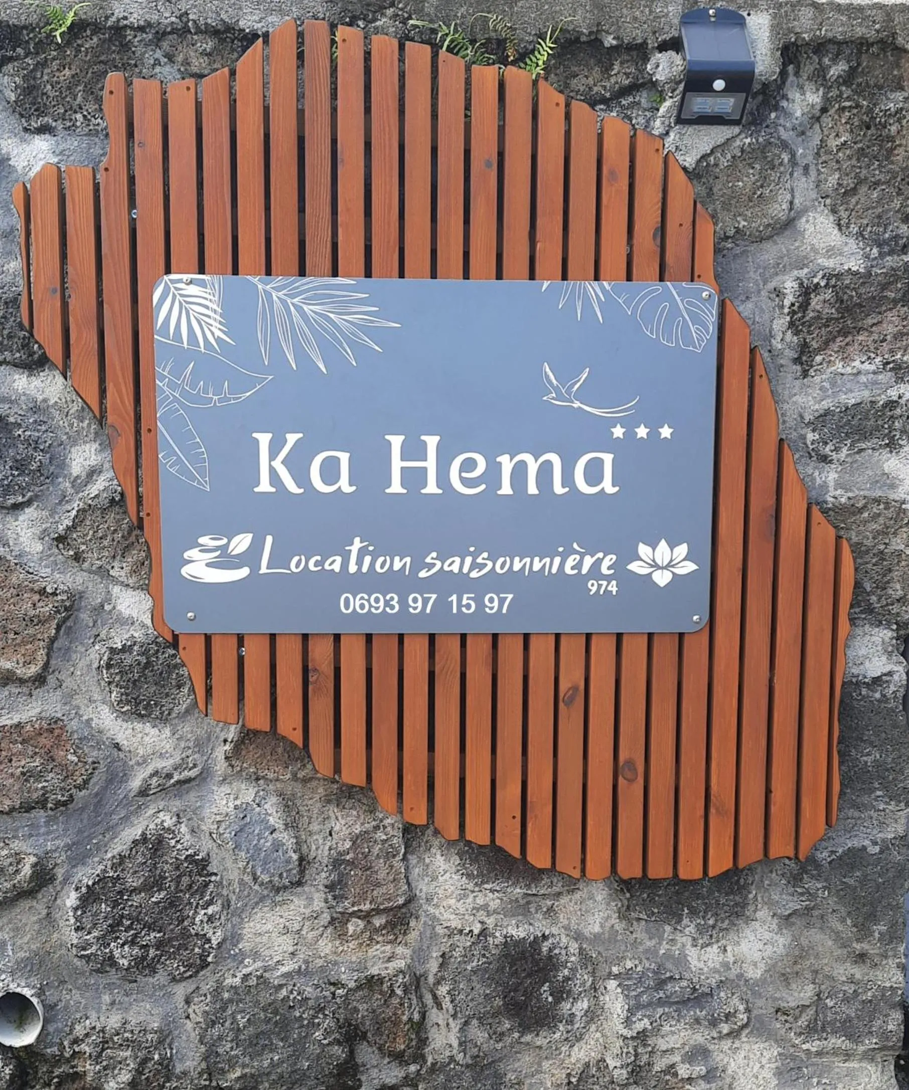 Property logo or sign in Ka Hema - Maison entière avec Jacuzzi et vue sur mer