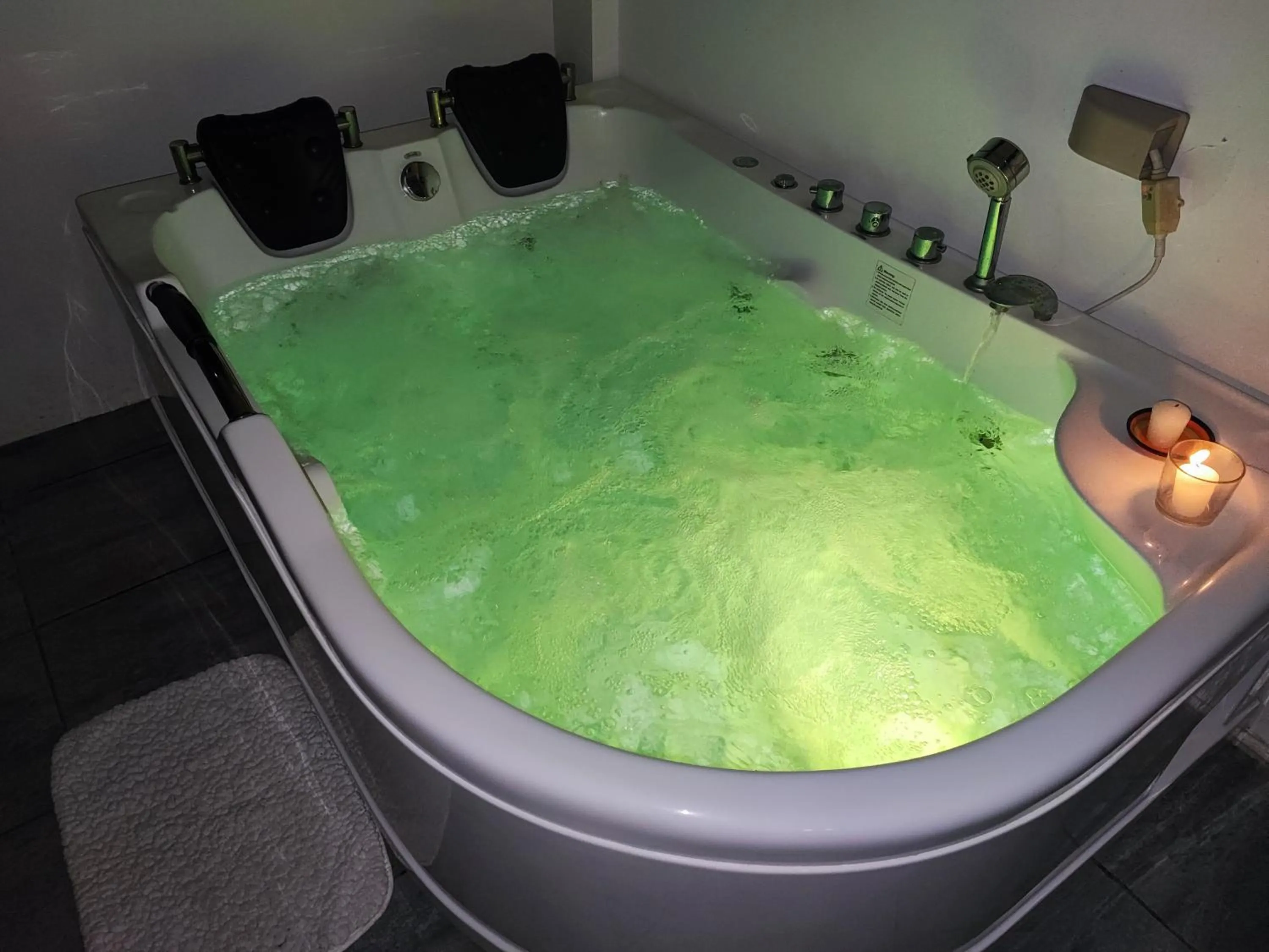 Hot Tub in Bonsai Jacuzzi Suites