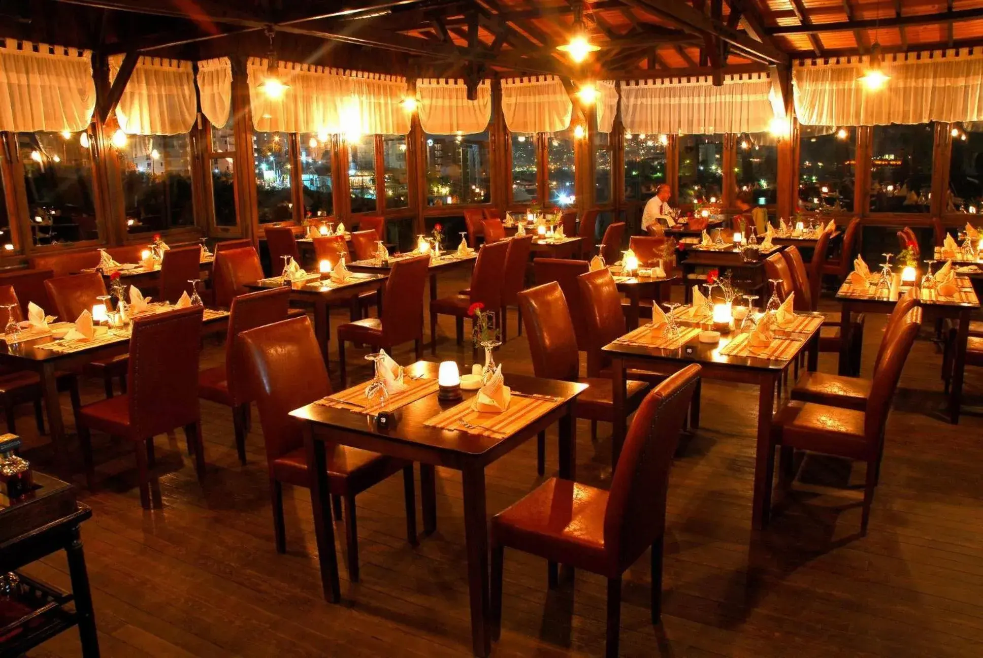 Restaurant/places to eat in Korumar Hotel Deluxe Restaurant/places to eat in Korumar Hotel Deluxe