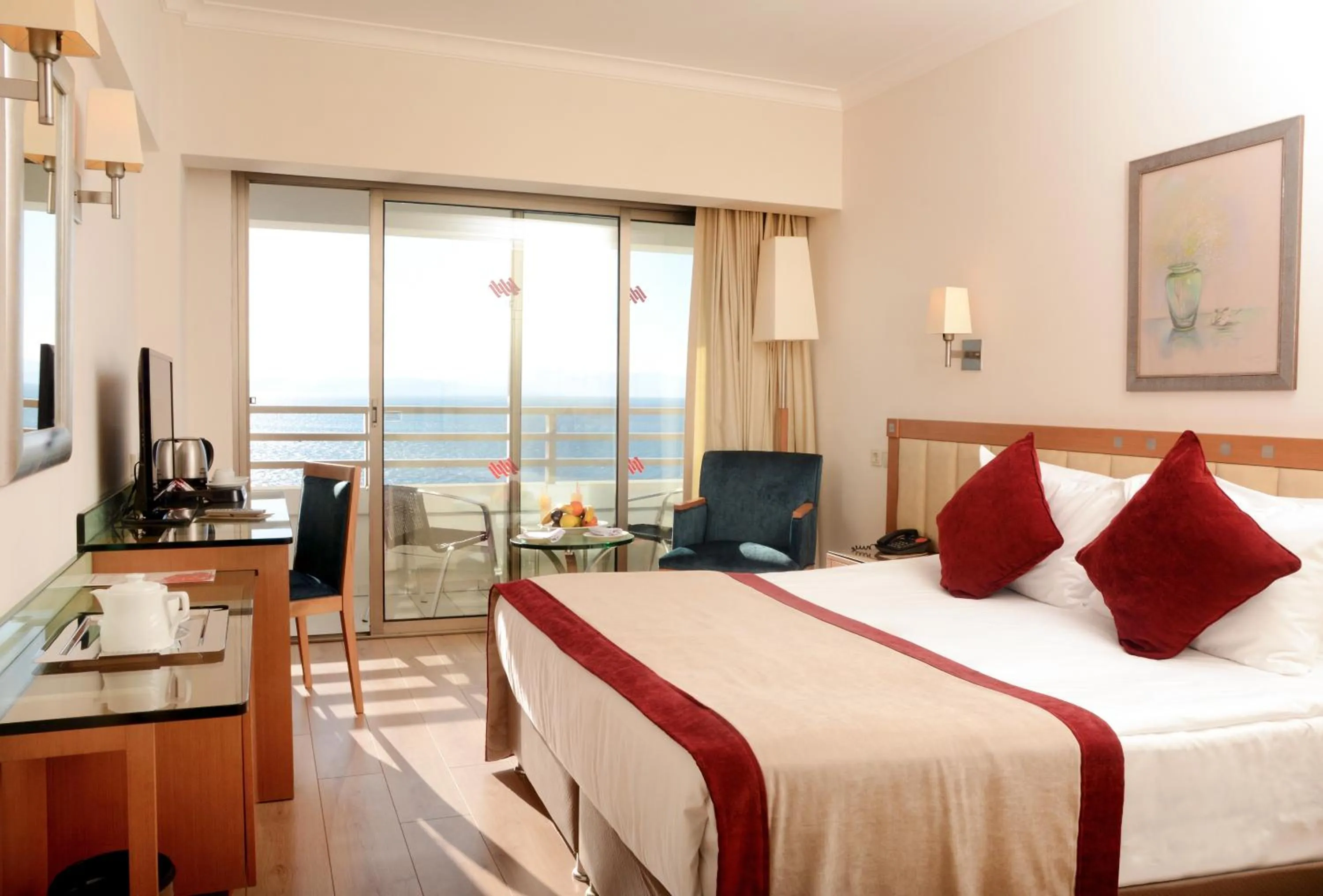 Sea view, Bed in Korumar Hotel Deluxe