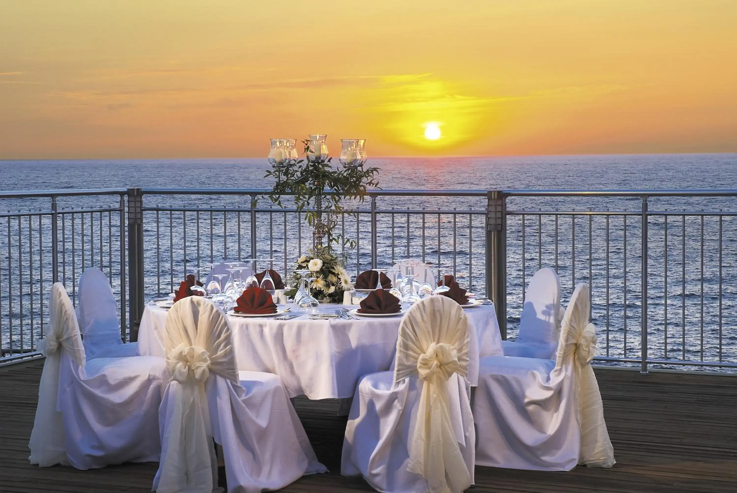 Restaurant/places to eat in Korumar Hotel Deluxe Restaurant/places to eat in Korumar Hotel Deluxe