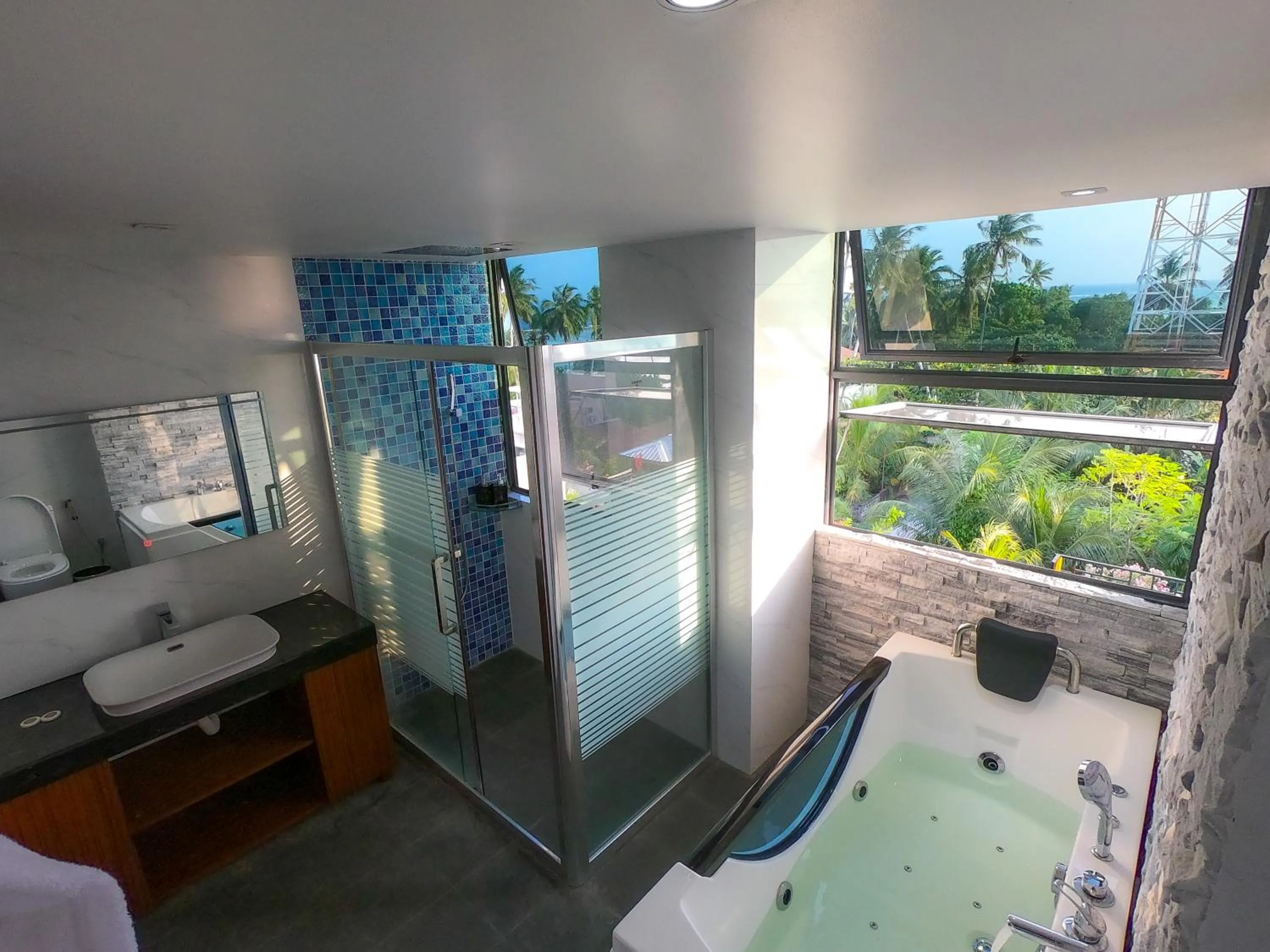 Hot Tub in Ari Grand Hotel & Spa