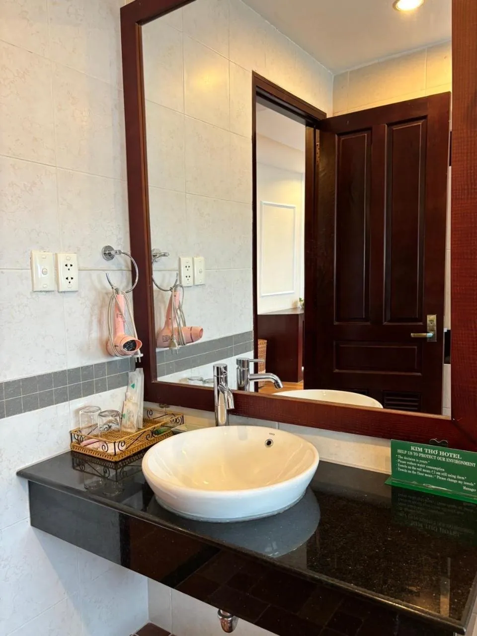 Toilet in Kim Tho Hotel