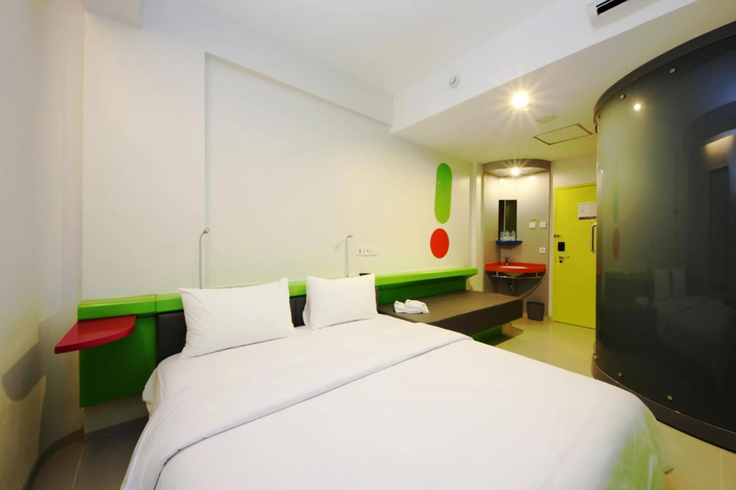 Bedroom, Bed in POP! Hotel Kemang Jakarta