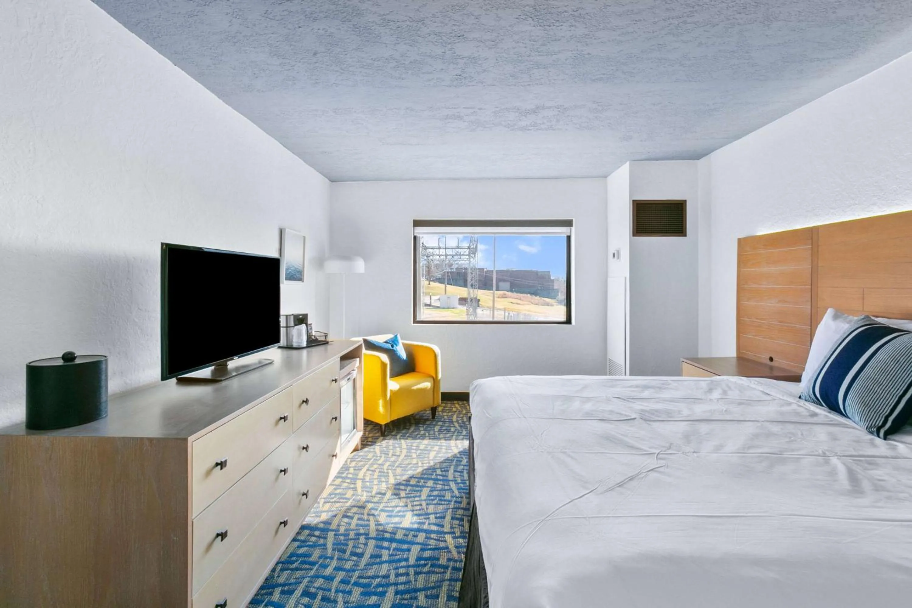 Photo of the whole room, Bed in Mulberry, a Wyndham Hotel