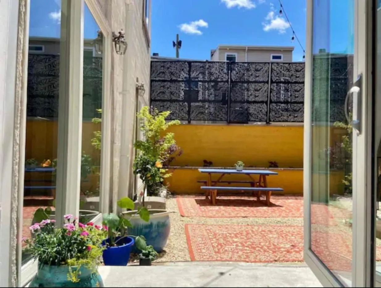 Patio in Spacious Oasis - Parking, Private Patio & Roofdeck