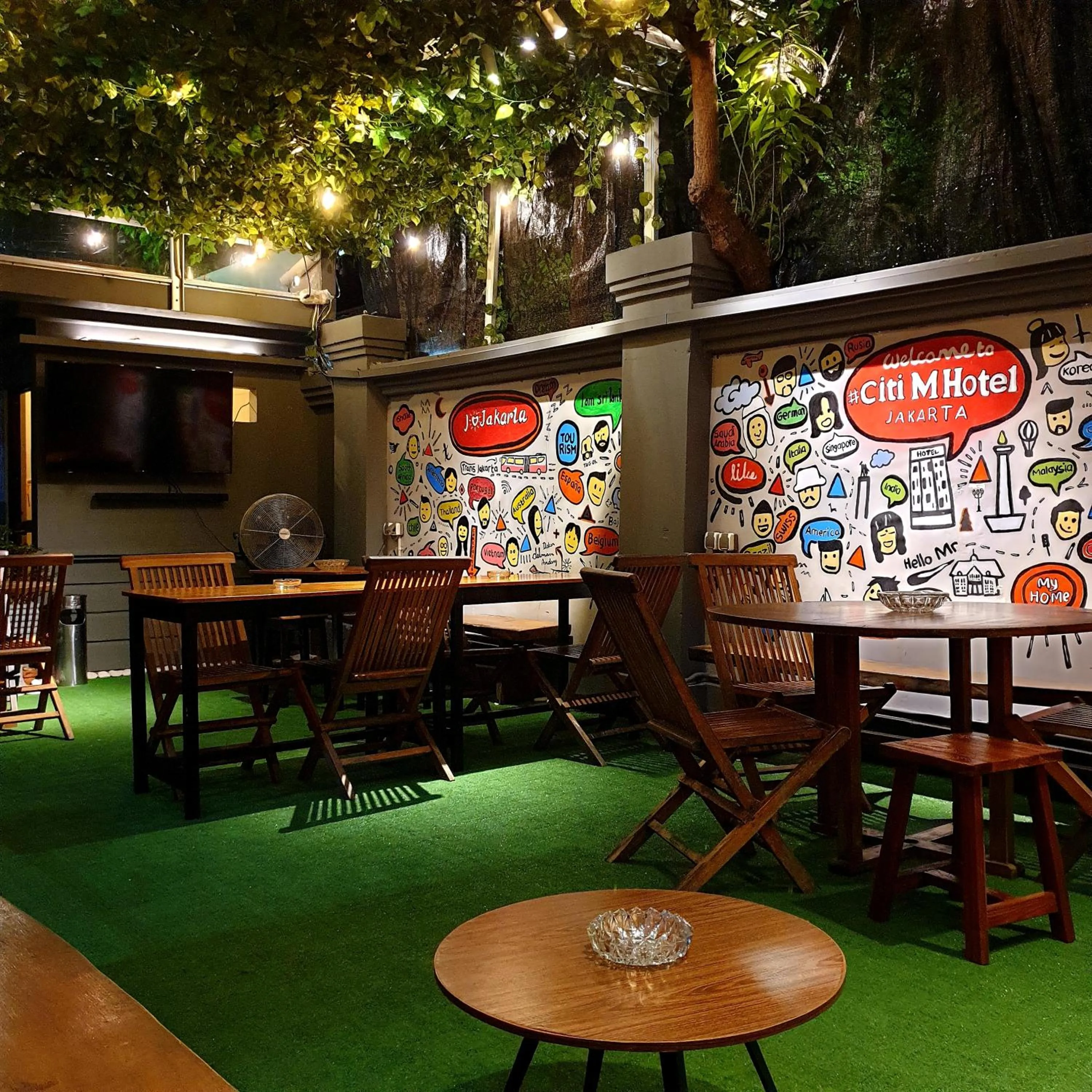 Communal lounge/ TV room in Citi M Hotel Gambir