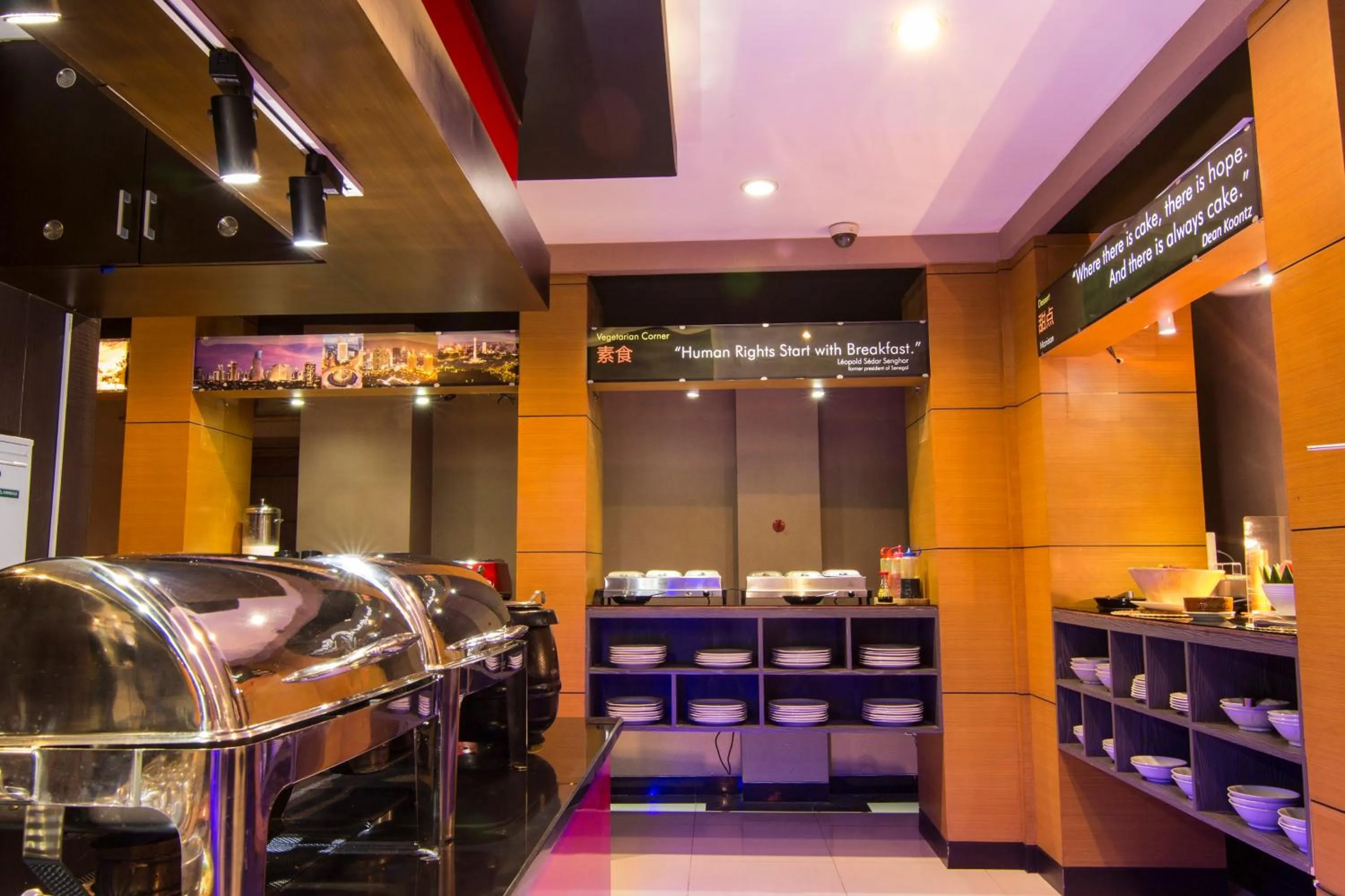 Restaurant/places to eat in Citi M Hotel Gambir