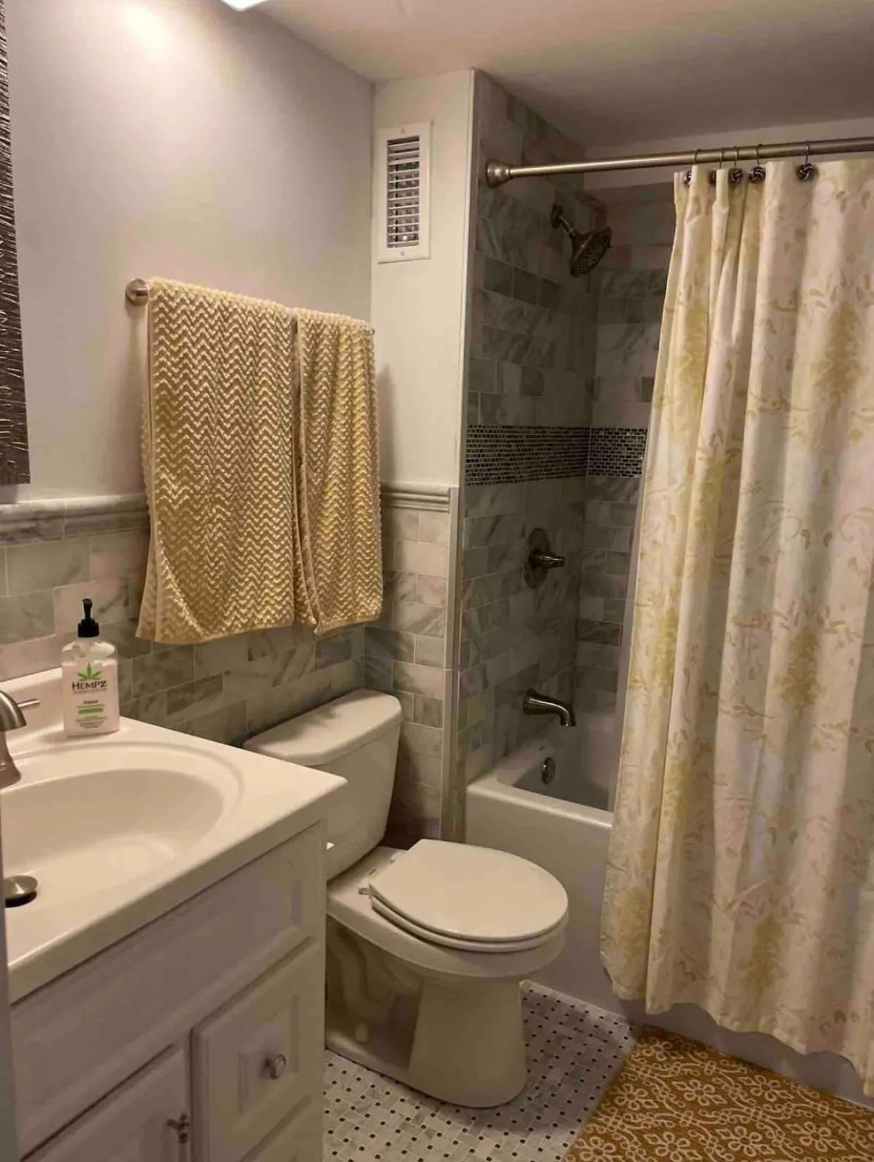 A Regal Retreat- Exclusive Parking, Prime Location