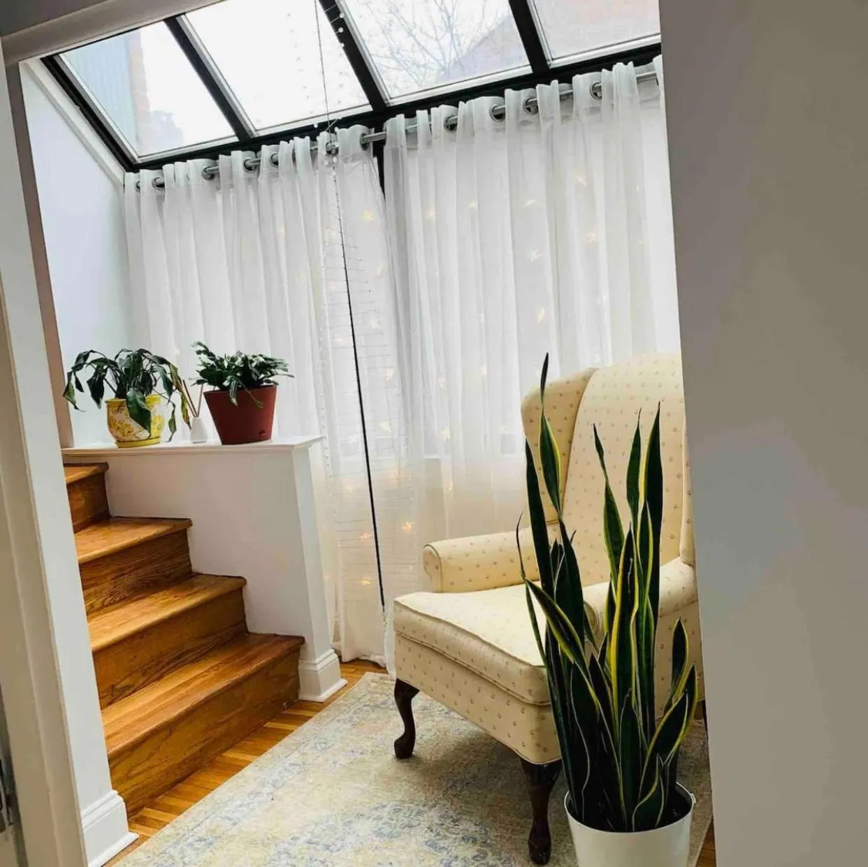 A Regal Retreat- Exclusive Parking, Prime Location