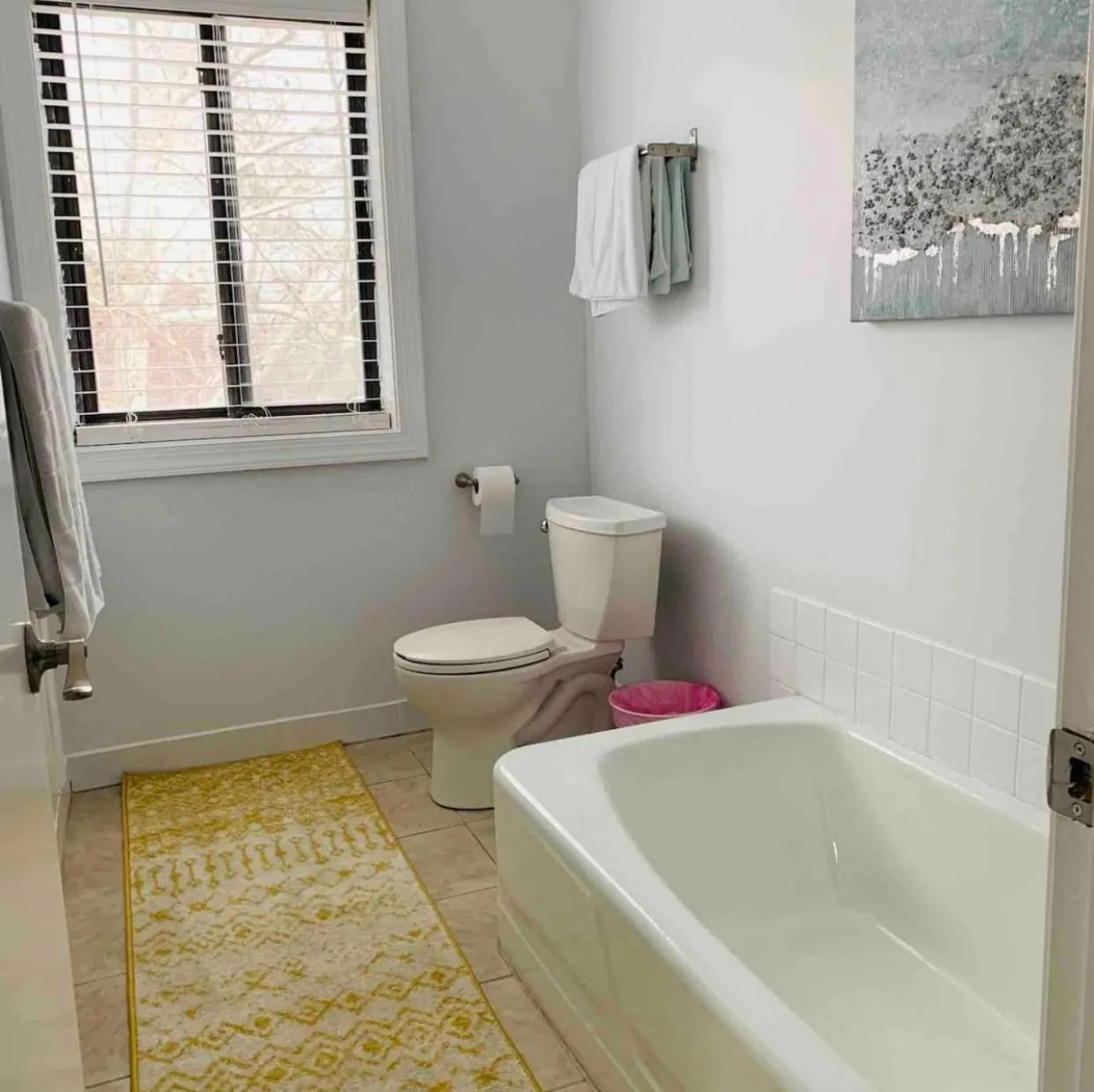 A Regal Retreat- Exclusive Parking, Prime Location