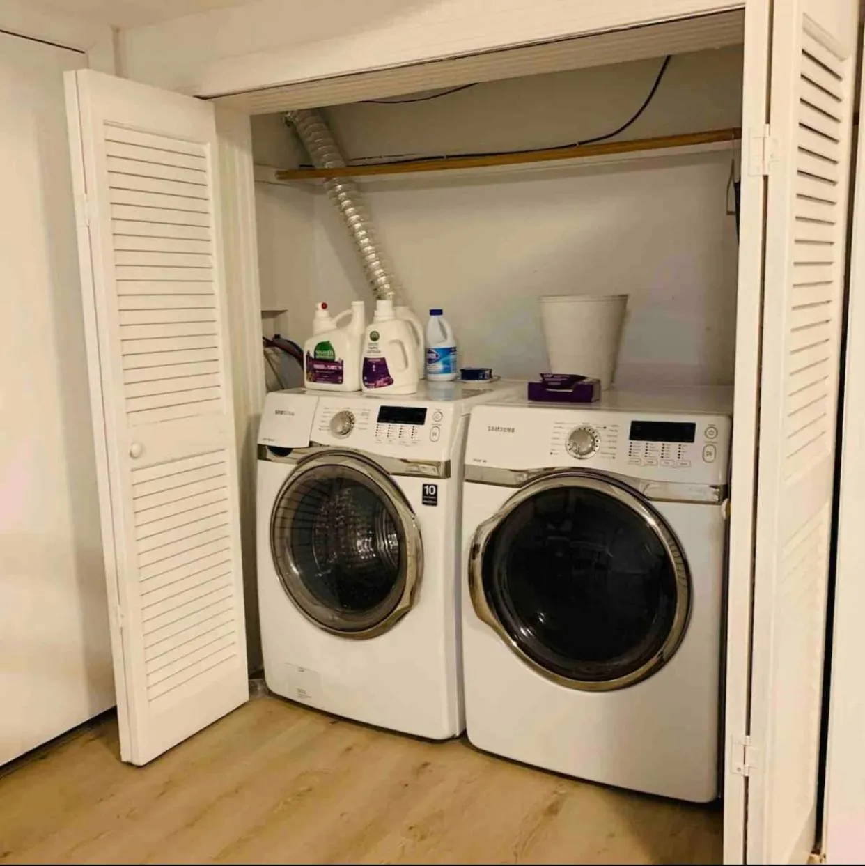 A Regal Retreat- Exclusive Parking, Prime Location