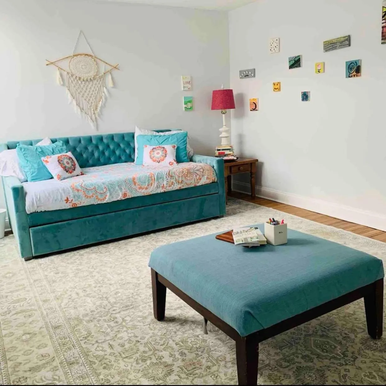 Bed in A Regal Retreat- Exclusive Parking, Prime Location