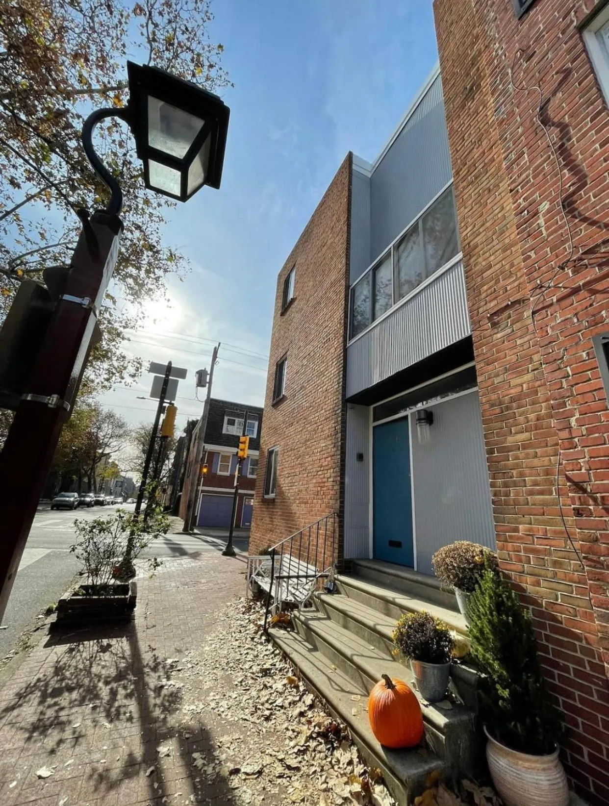 A Regal Retreat- Exclusive Parking, Prime Location