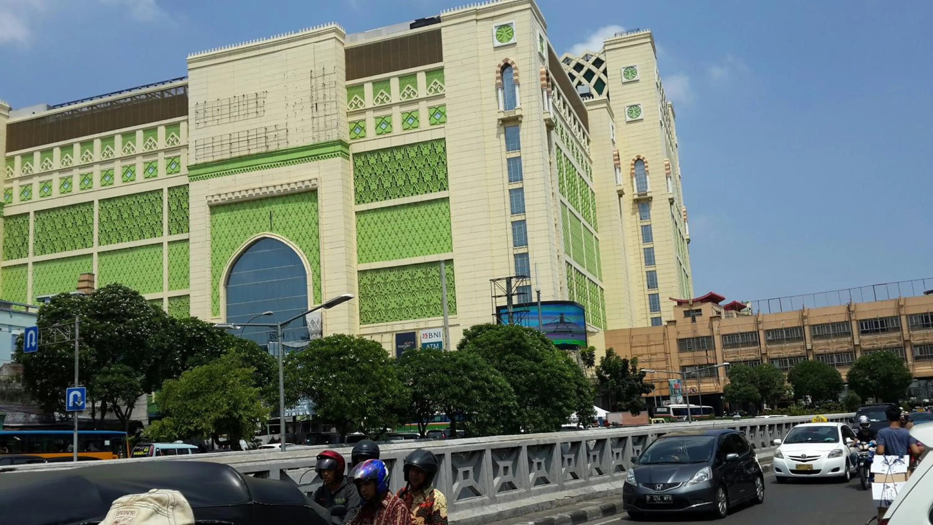 Restaurant/places to eat, Property Building in iHome Residence