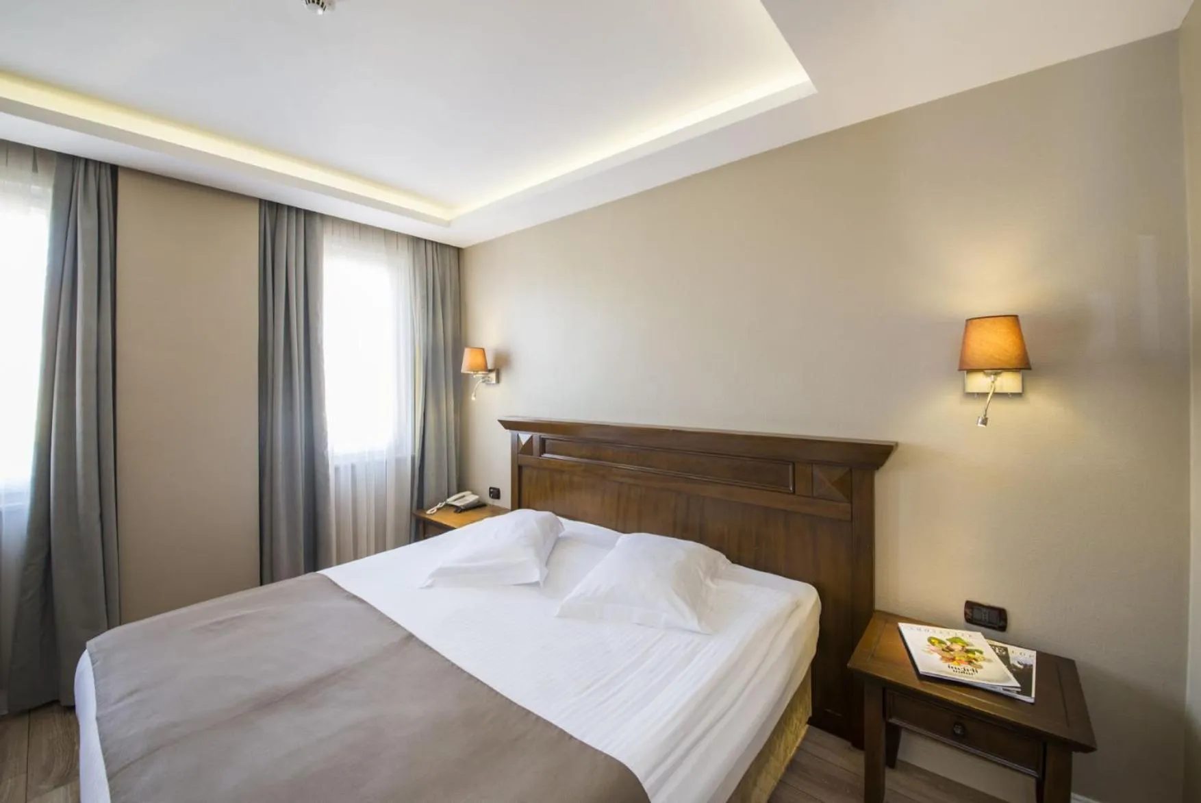 Bedroom, Bed in Semsan Hotel