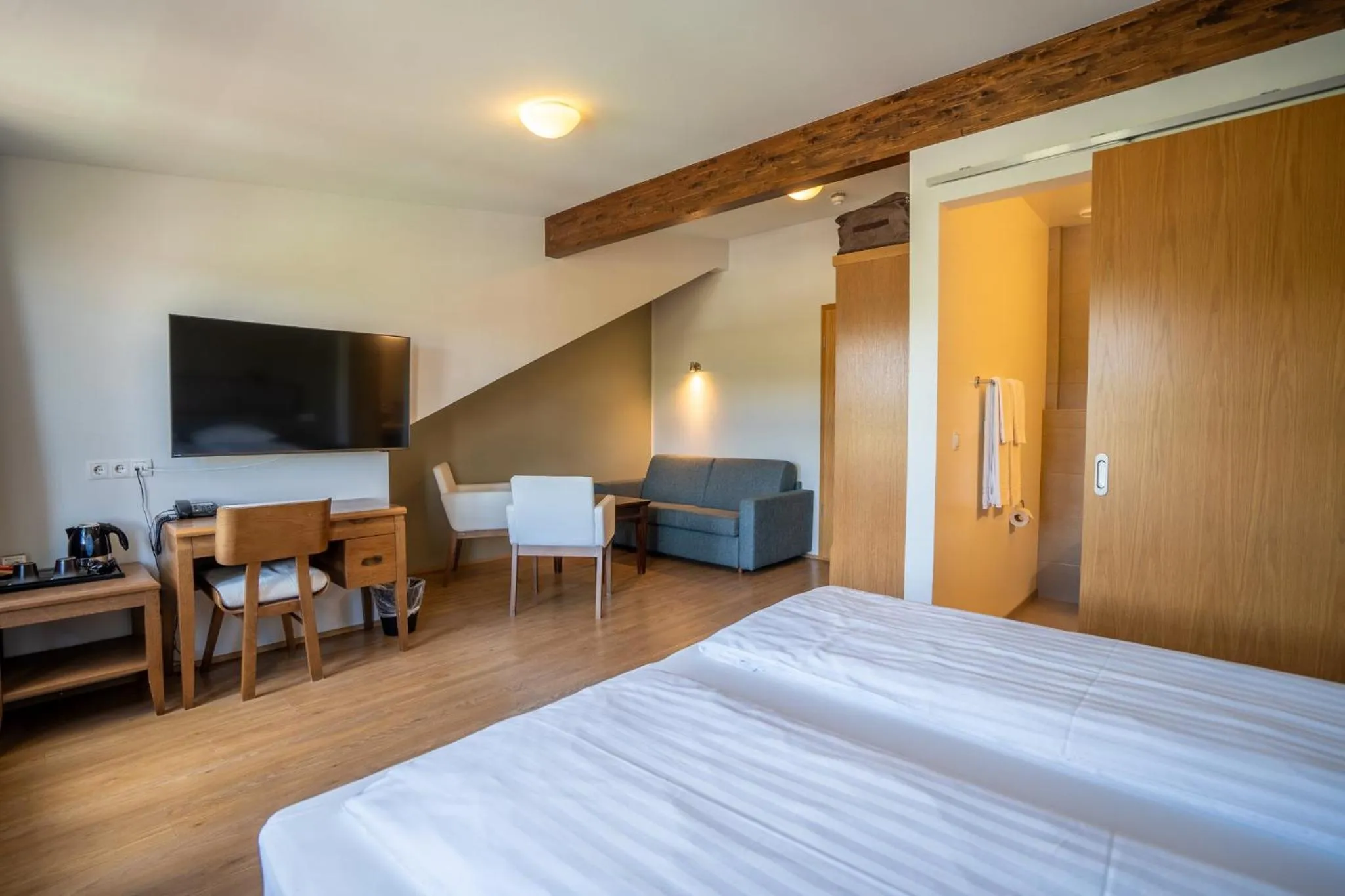 Bedroom, Bed in Gistihúsið - Lake Hotel Egilsstadir