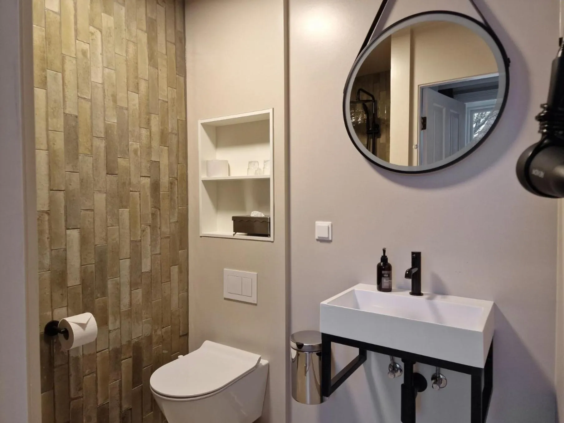 Bathroom in Gistihúsið - Lake Hotel Egilsstadir