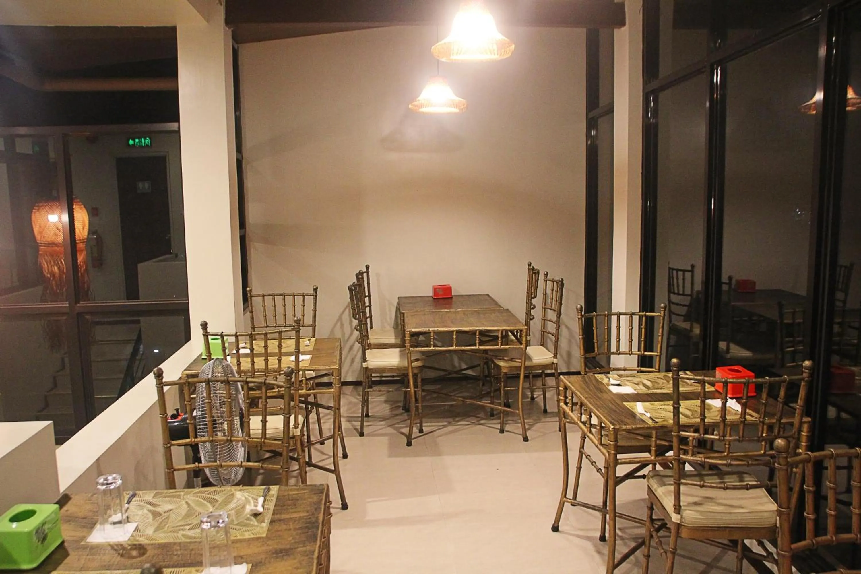 Restaurant/places to eat in GHIELLANIQA INN