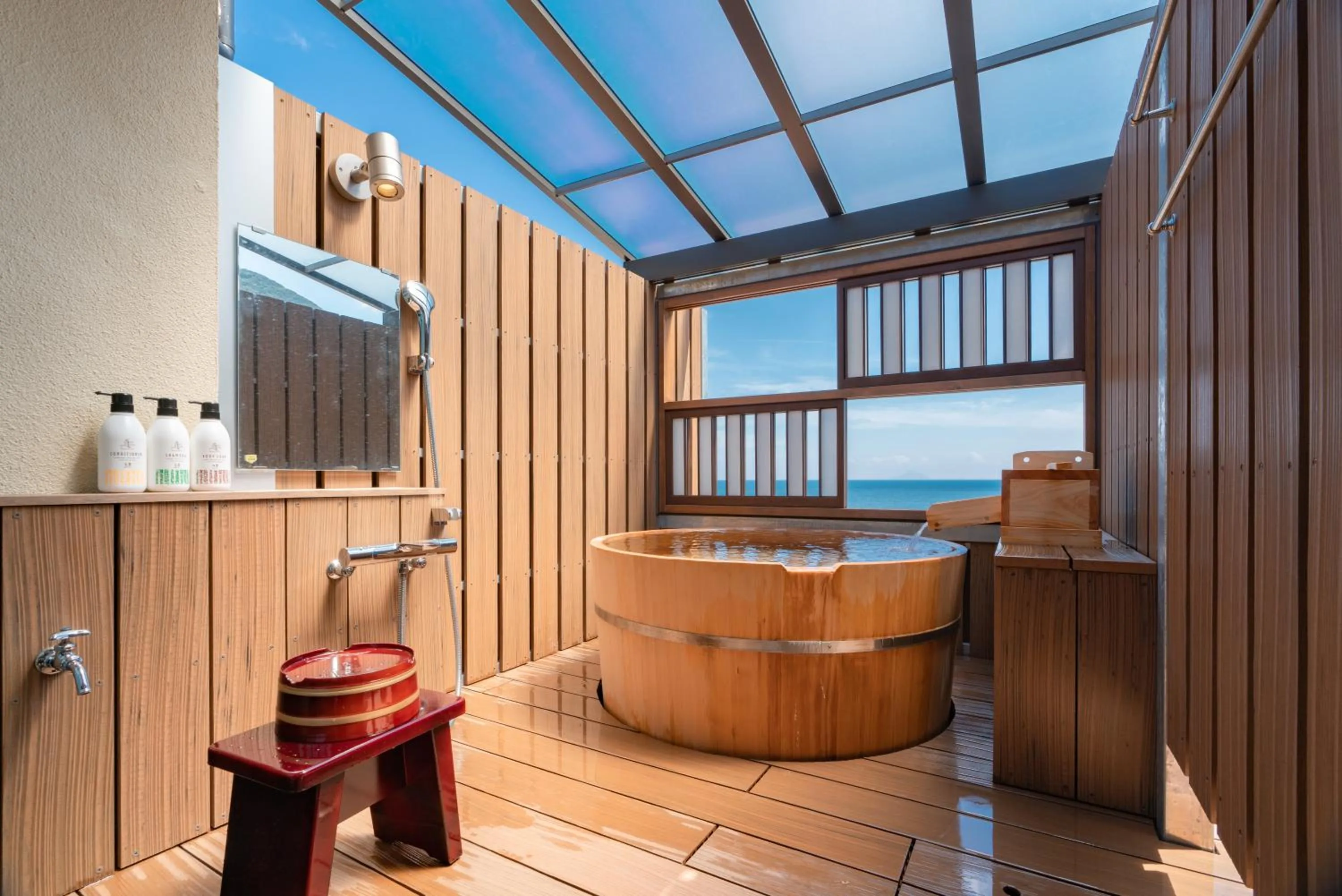 Day in Isoaruki no Yuyado Ushiogumo -6 years or older-