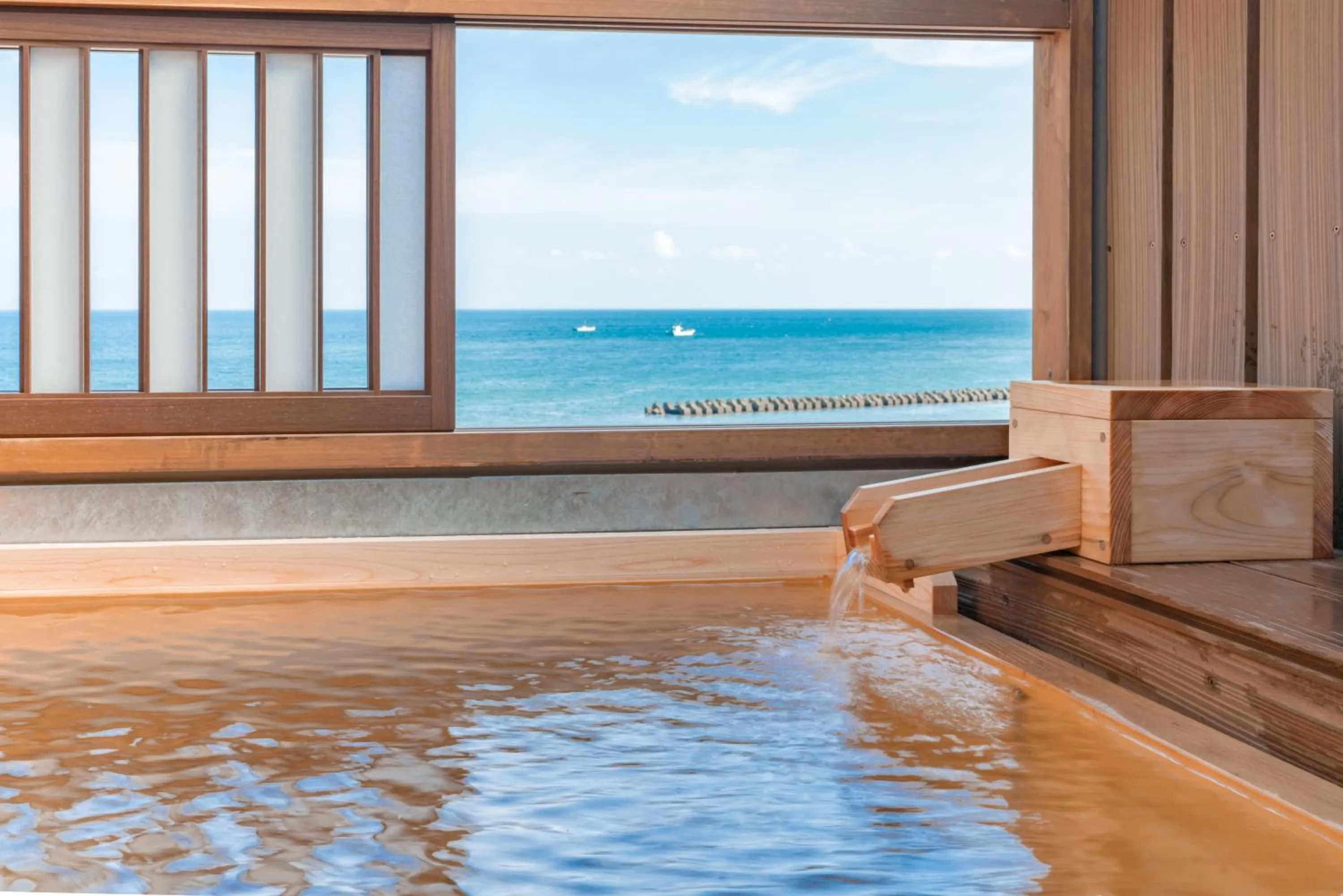 Day in Isoaruki no Yuyado Ushiogumo -6 years or older-